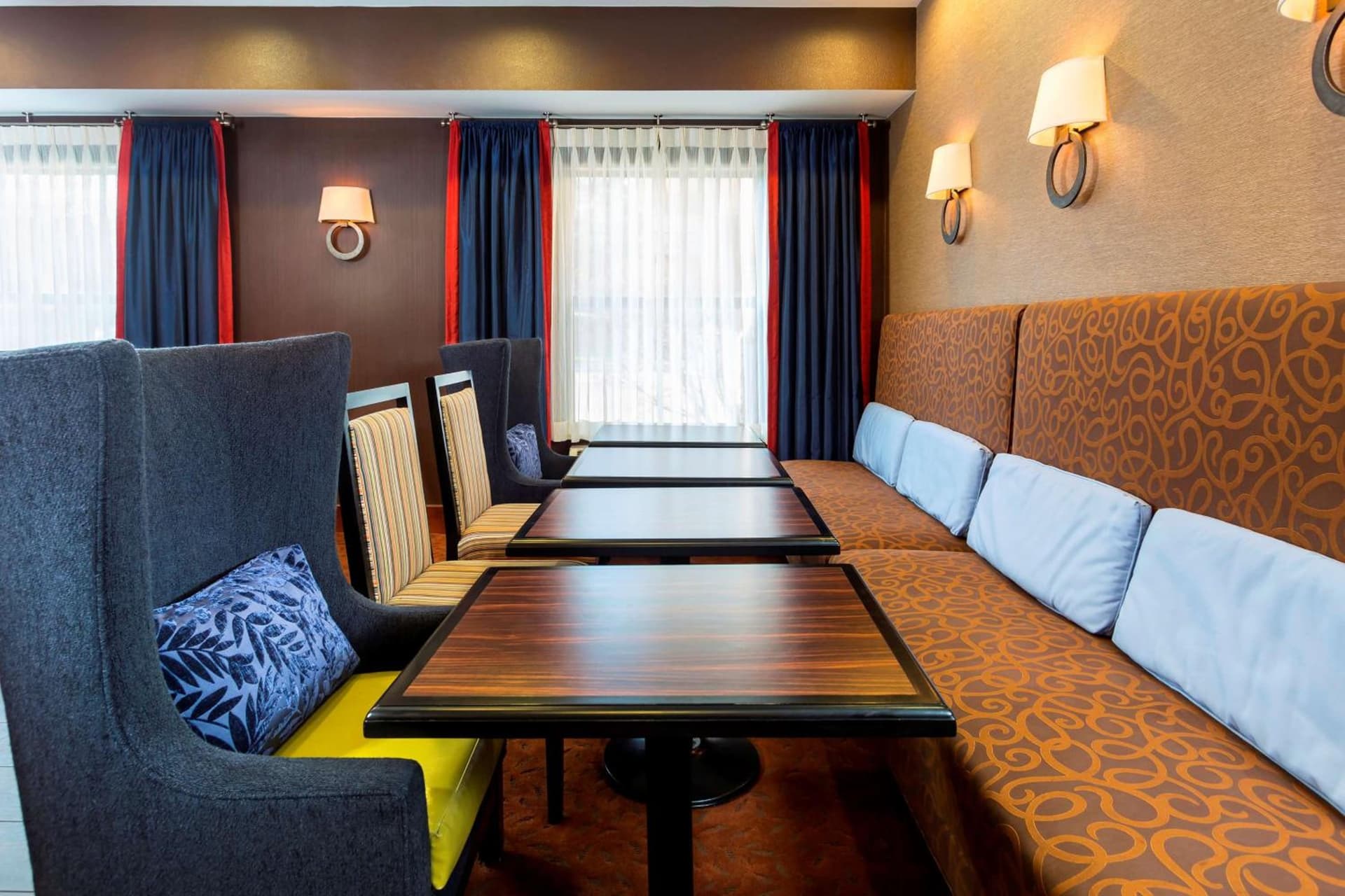 Hampton Inn Youngstown/Boardman interior in Poland, OH — gallery photo 2