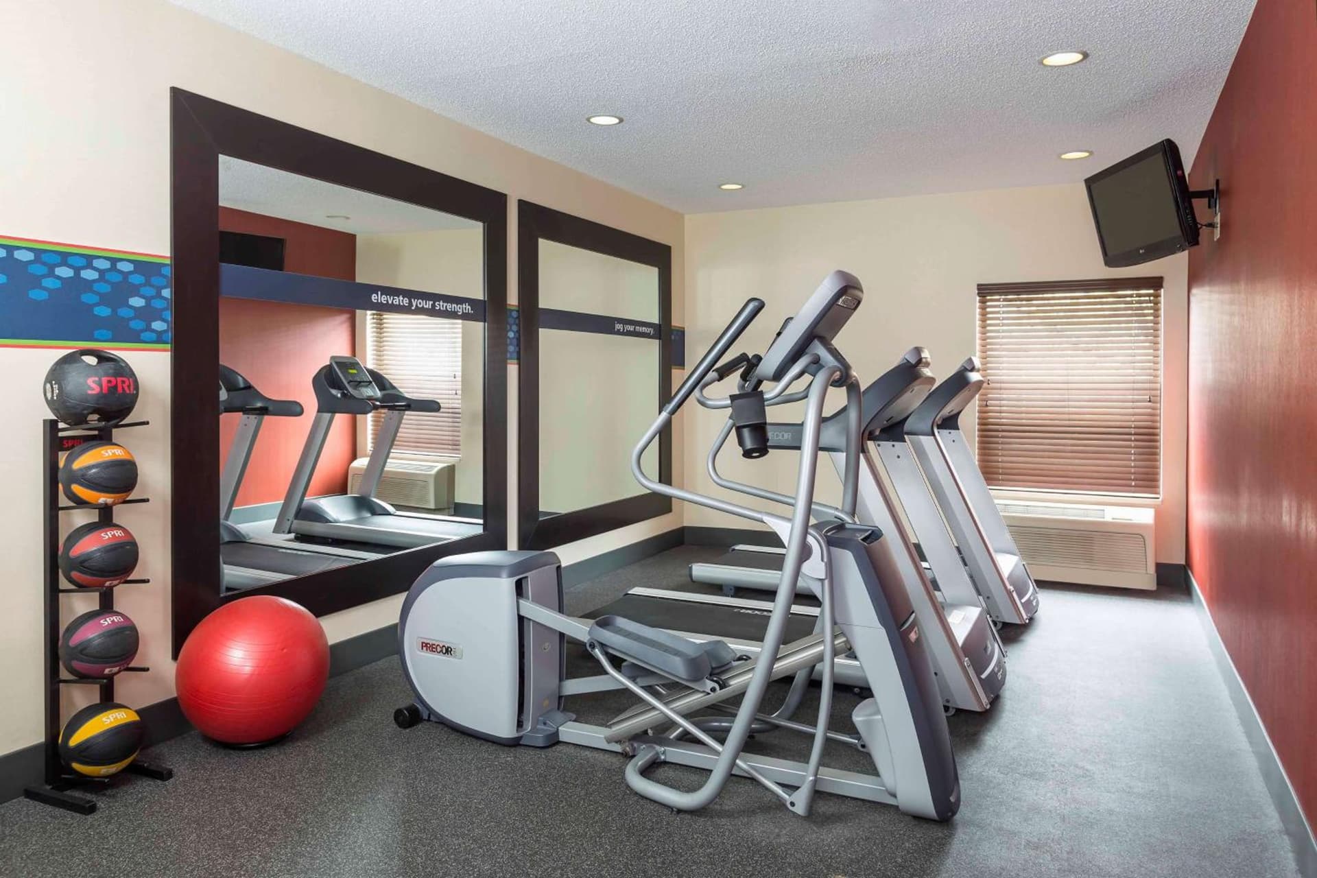 Hampton Inn Youngstown/Boardman property views in Poland, OH — gallery photo 3