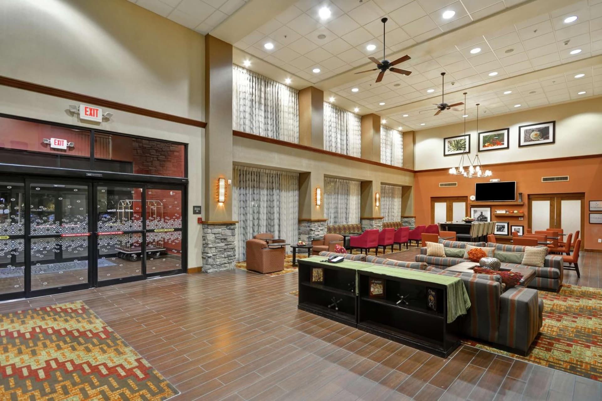 Hampton Inn & Suites Yuma interior in Yuma, AZ — gallery photo 2