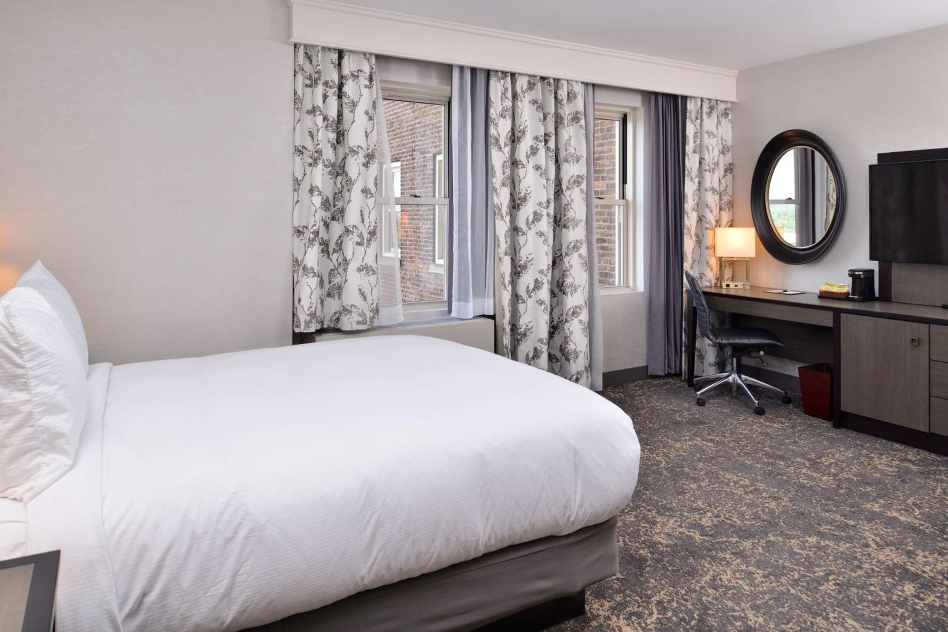 DoubleTree by Hilton Utica interior in Utica, NY — gallery photo 2