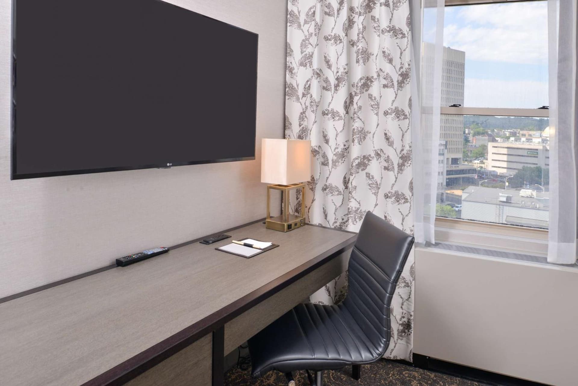DoubleTree by Hilton Utica gallery photo in Utica, NY — image 96