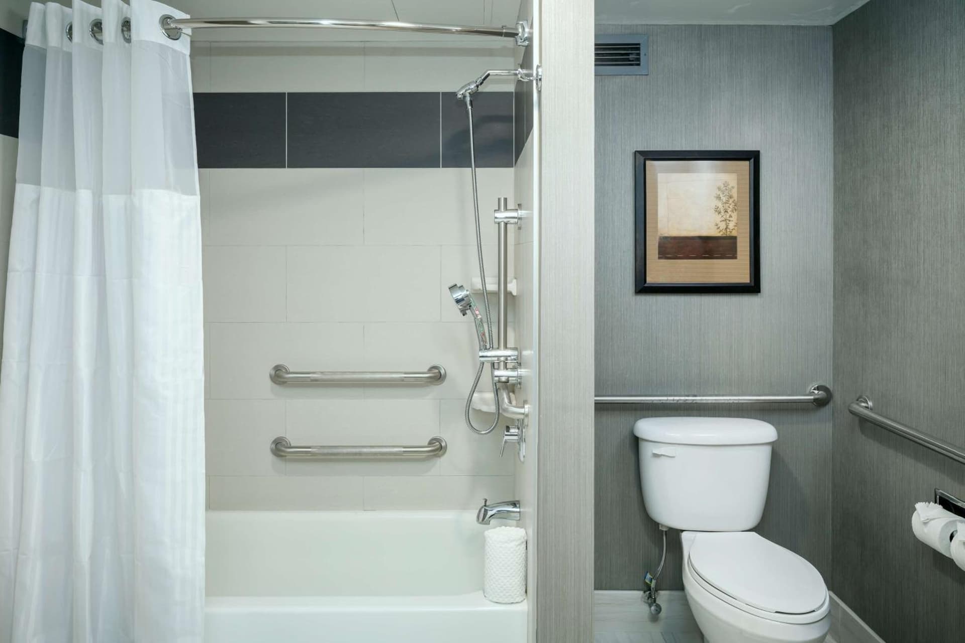 Hilton Suites Brentwood gallery photo in Brentwood, TN — image 13