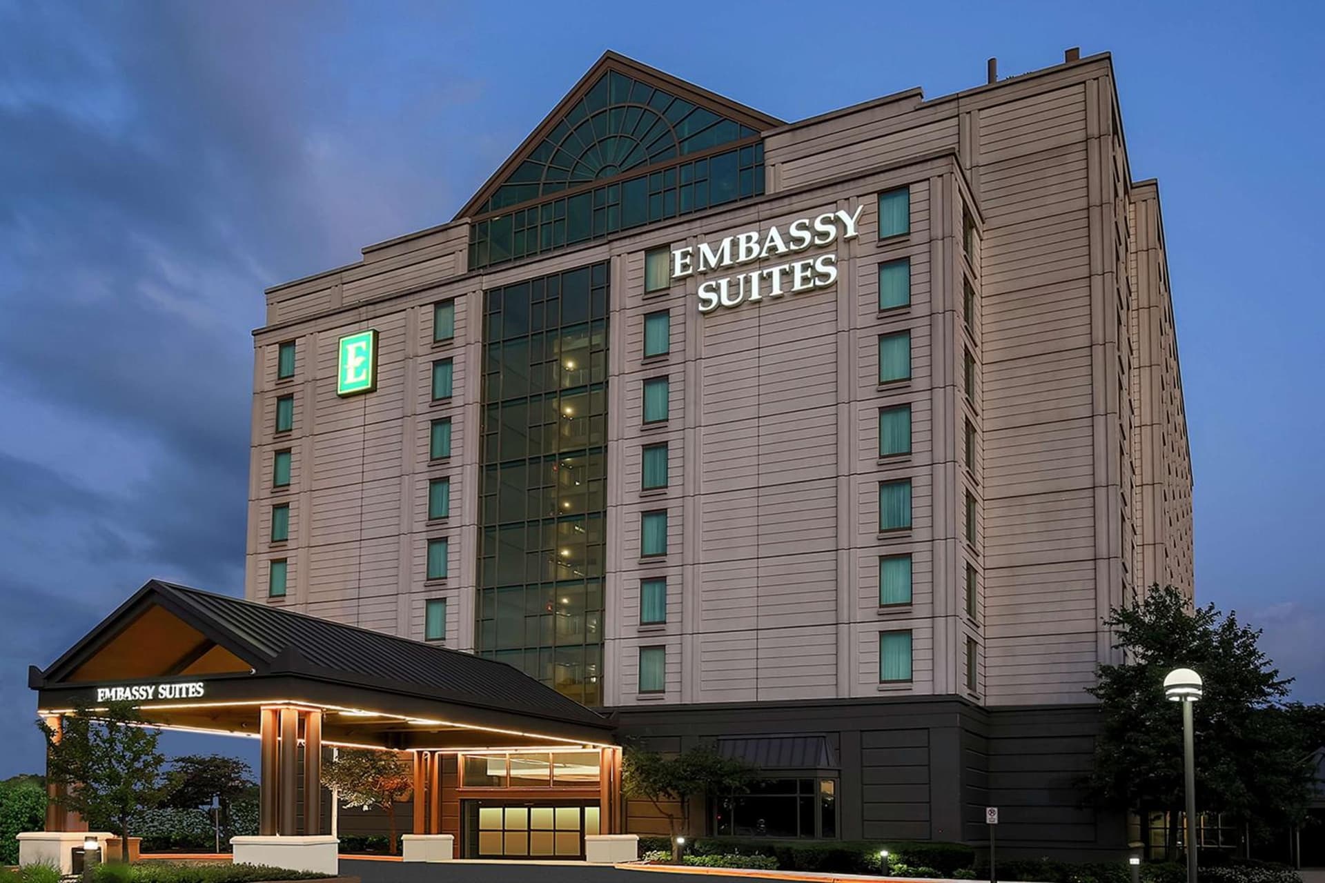 Embassy Suites by Hilton Chicago Lombard interior in Lombard, IL — gallery photo 2