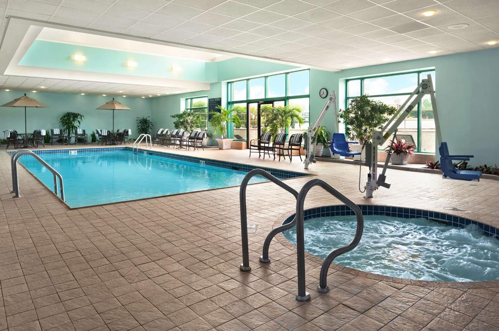 Embassy Suites by Hilton Chicago Lombard gallery photo in Lombard, IL — image 16