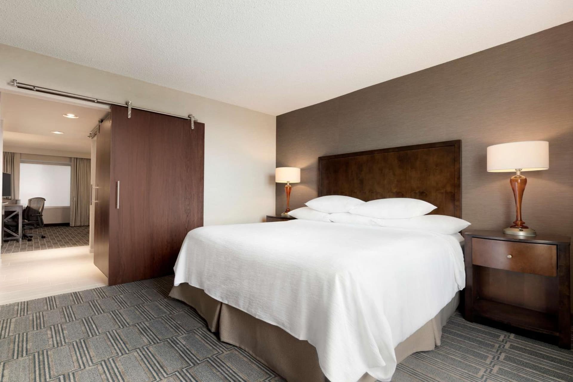 Embassy Suites by Hilton Chicago Lombard gallery photo in Lombard, IL — image 11