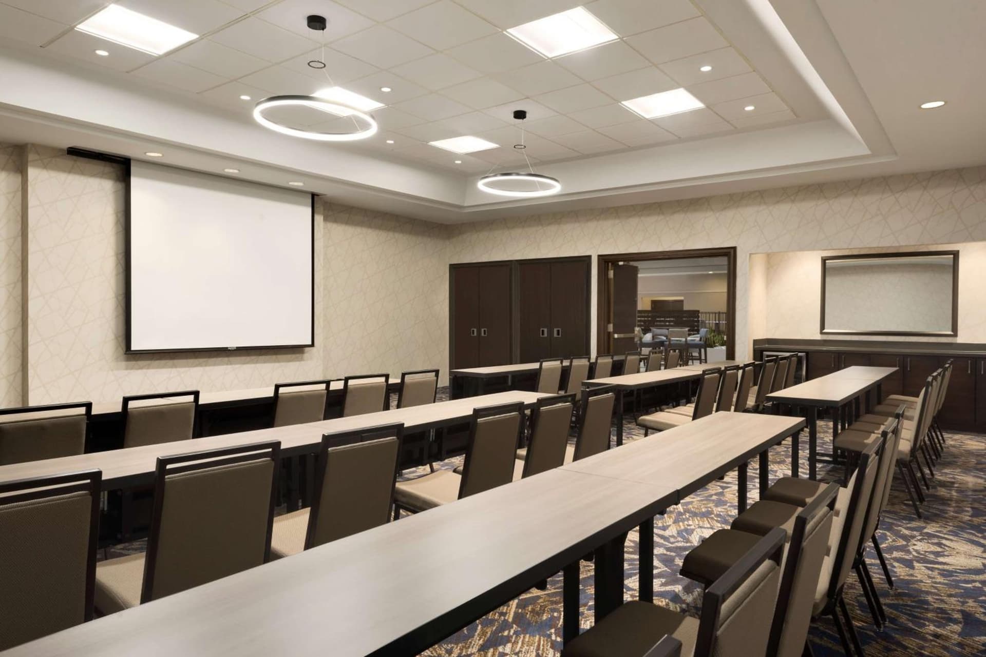 Embassy Suites by Hilton Chicago Lombard gallery photo in Lombard, IL — image 18