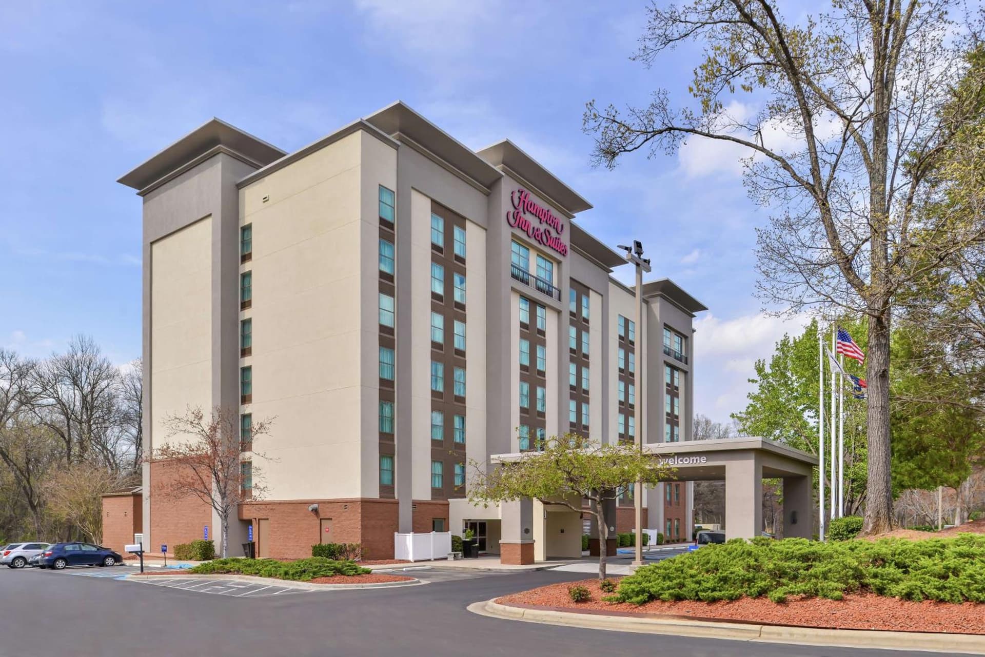 Hampton Inn & Suites Charlotte Arrowood Rd interior in Charlotte, NC — gallery photo 2