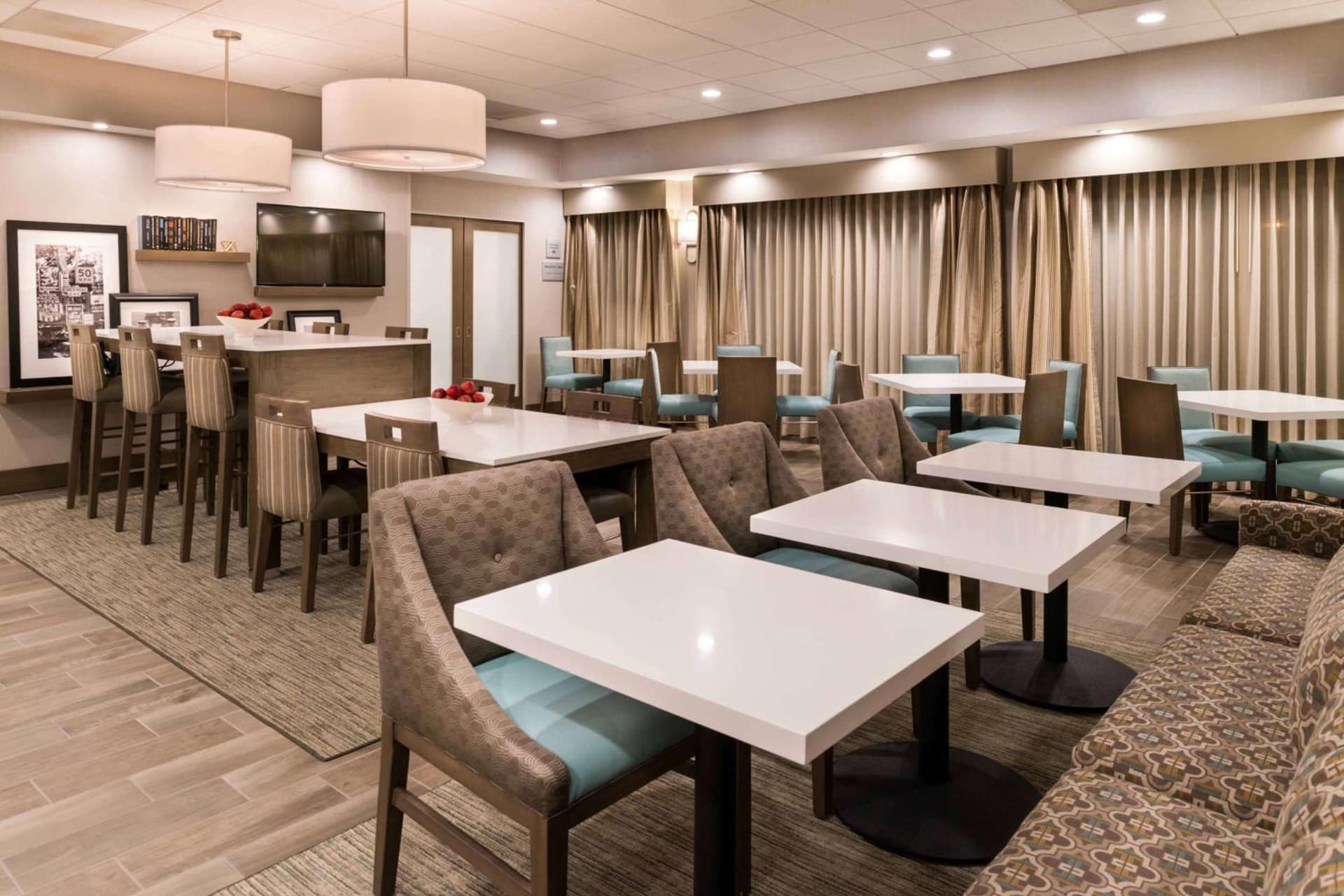 Hampton Inn Channel Islands Harbor gallery photo in Oxnard, CA — image 20
