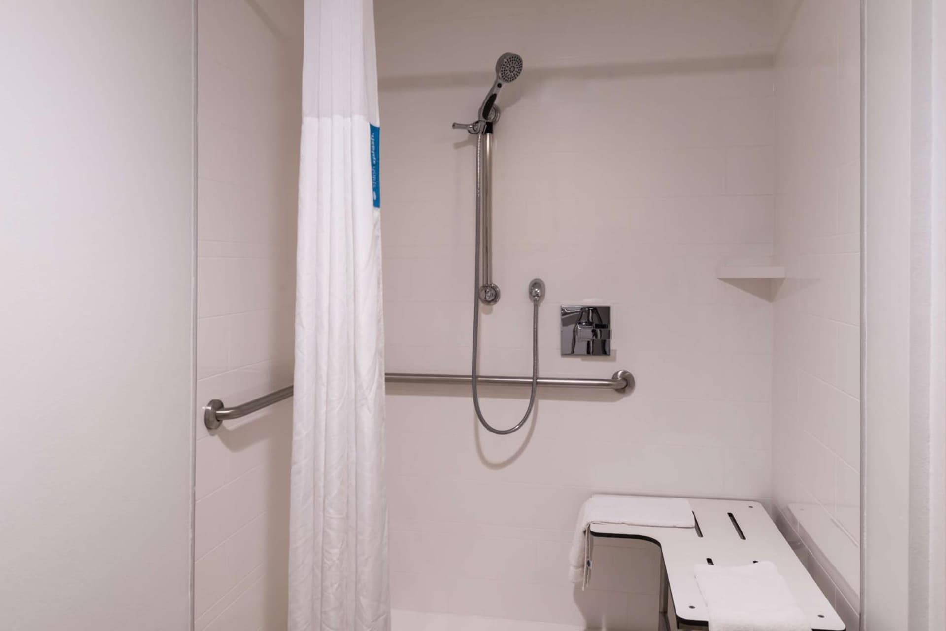 Hampton Inn Channel Islands Harbor gallery photo in Oxnard, CA — image 43