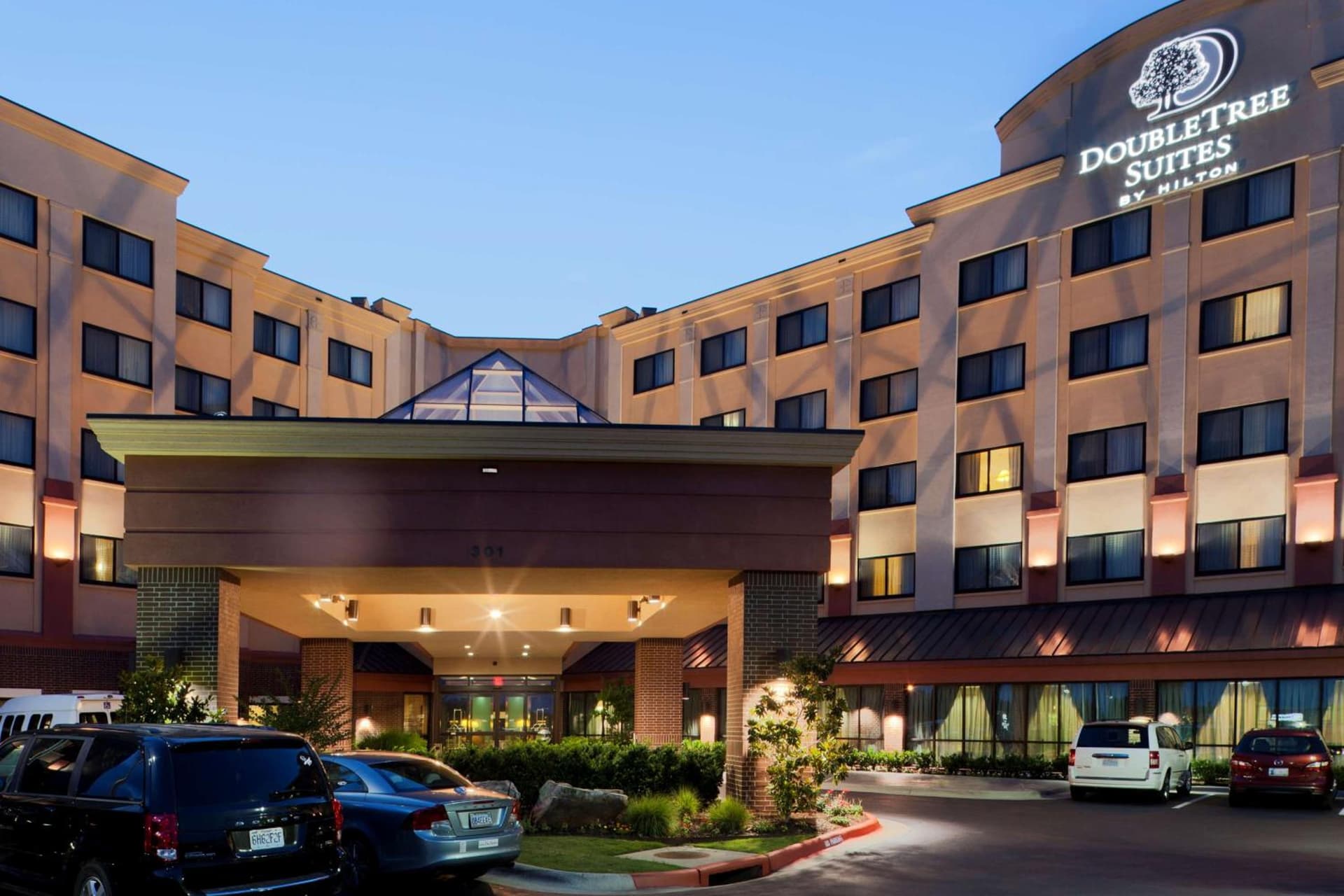 DoubleTree Suites by Hilton Bentonville interior in Bentonville, AR — gallery photo 2