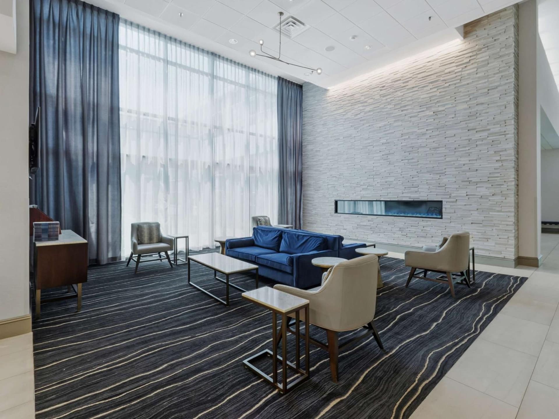 DoubleTree by Hilton Charlottesville gallery photo in Charlottesville, VA — image 23