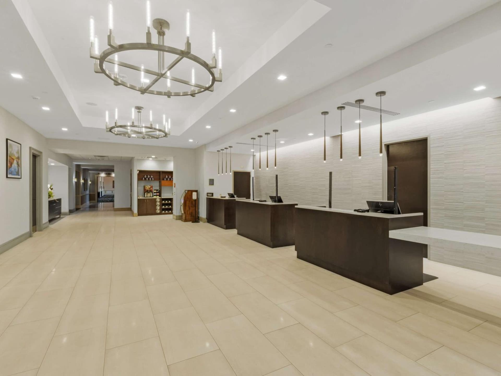 DoubleTree by Hilton Charlottesville gallery photo in Charlottesville, VA — image 11