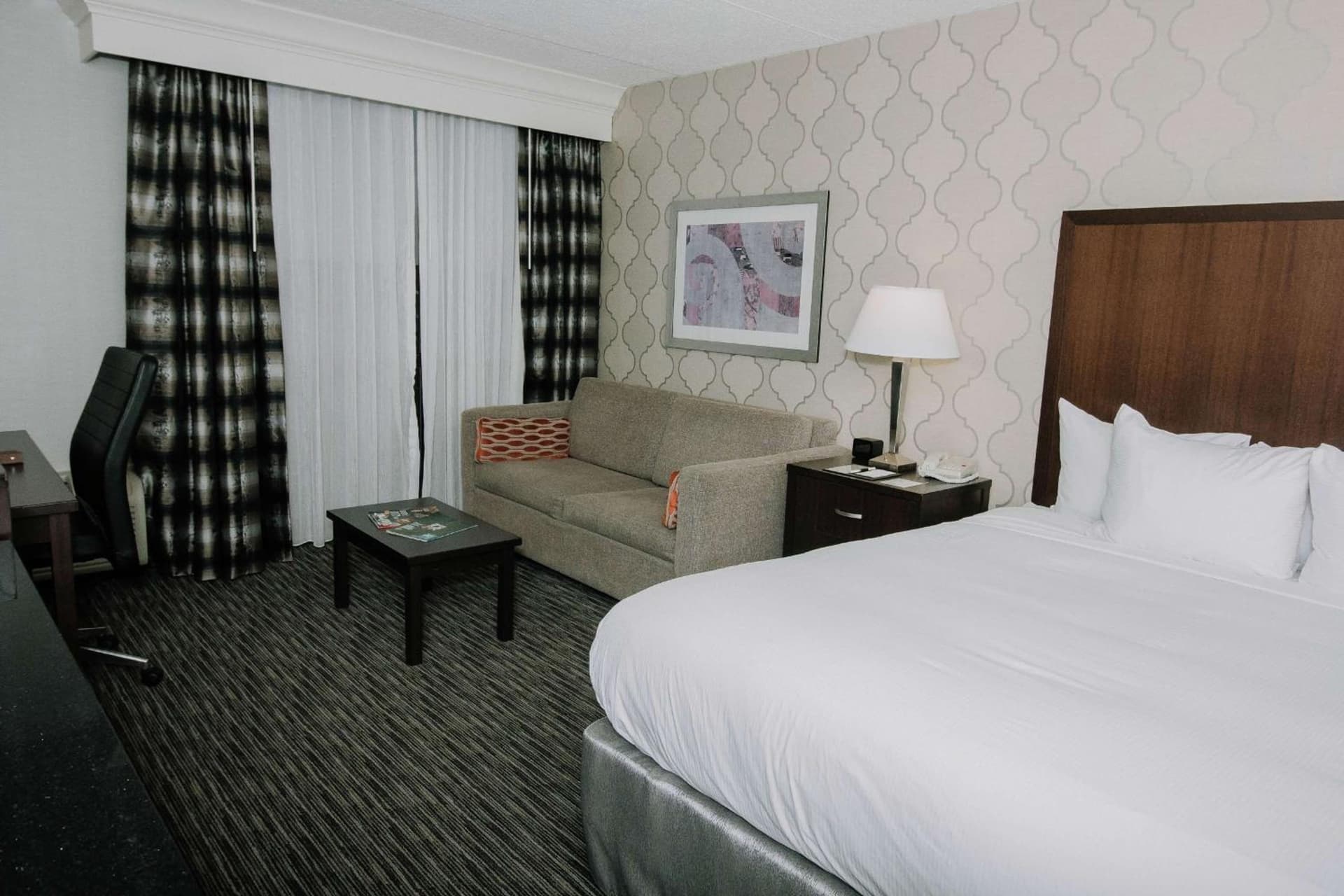 DoubleTree by Hilton Dearborn gallery photo in Dearborn, MI — image 23