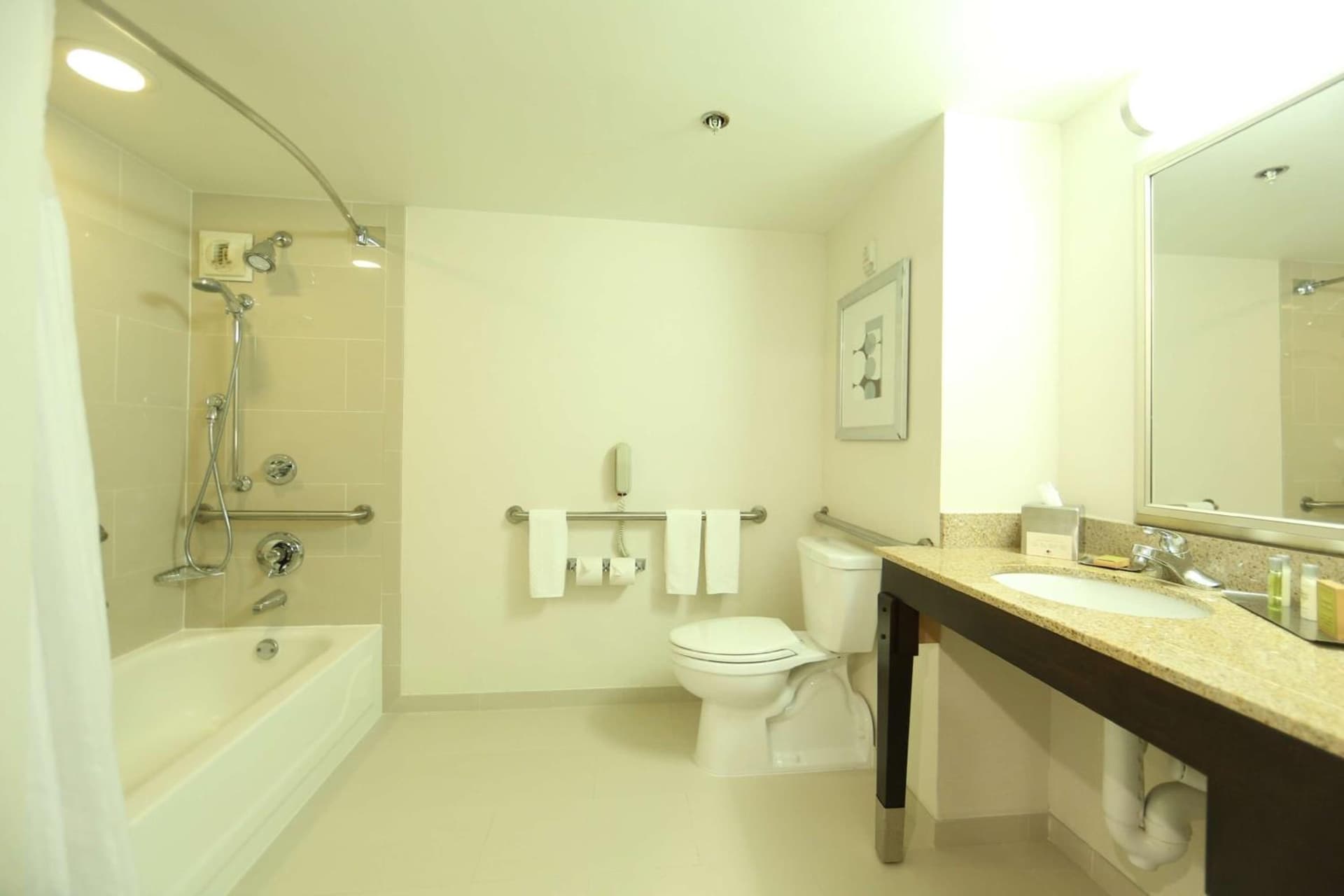 DoubleTree by Hilton Dearborn gallery photo in Dearborn, MI — image 21