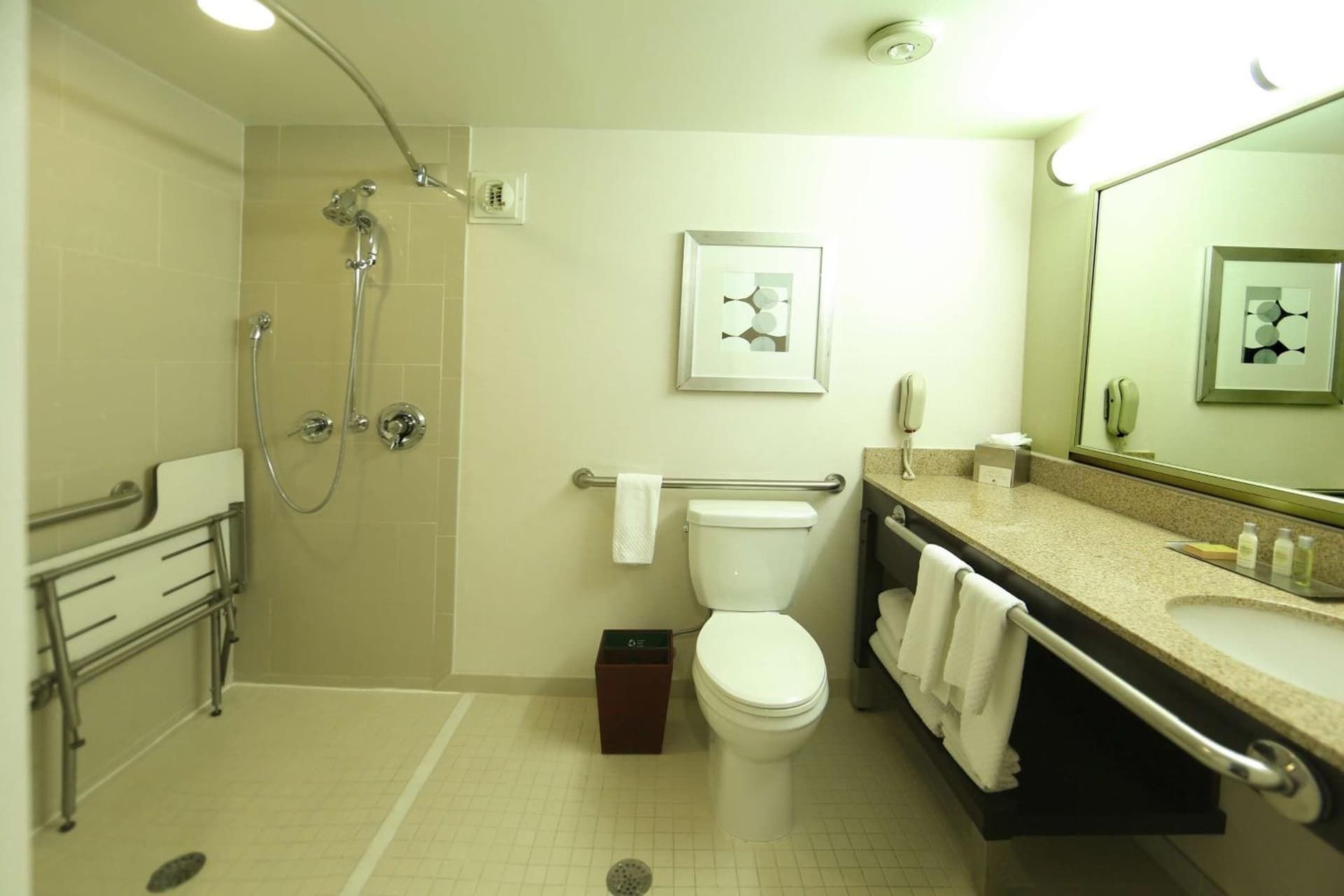 DoubleTree by Hilton Dearborn gallery photo in Dearborn, MI — image 35