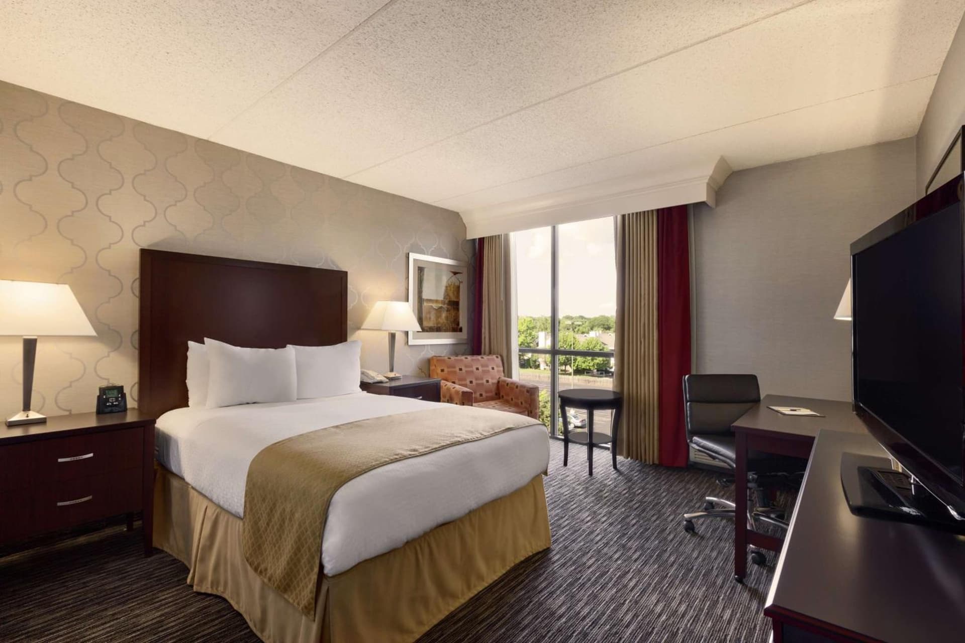 DoubleTree by Hilton Dearborn gallery photo in Dearborn, MI — image 4