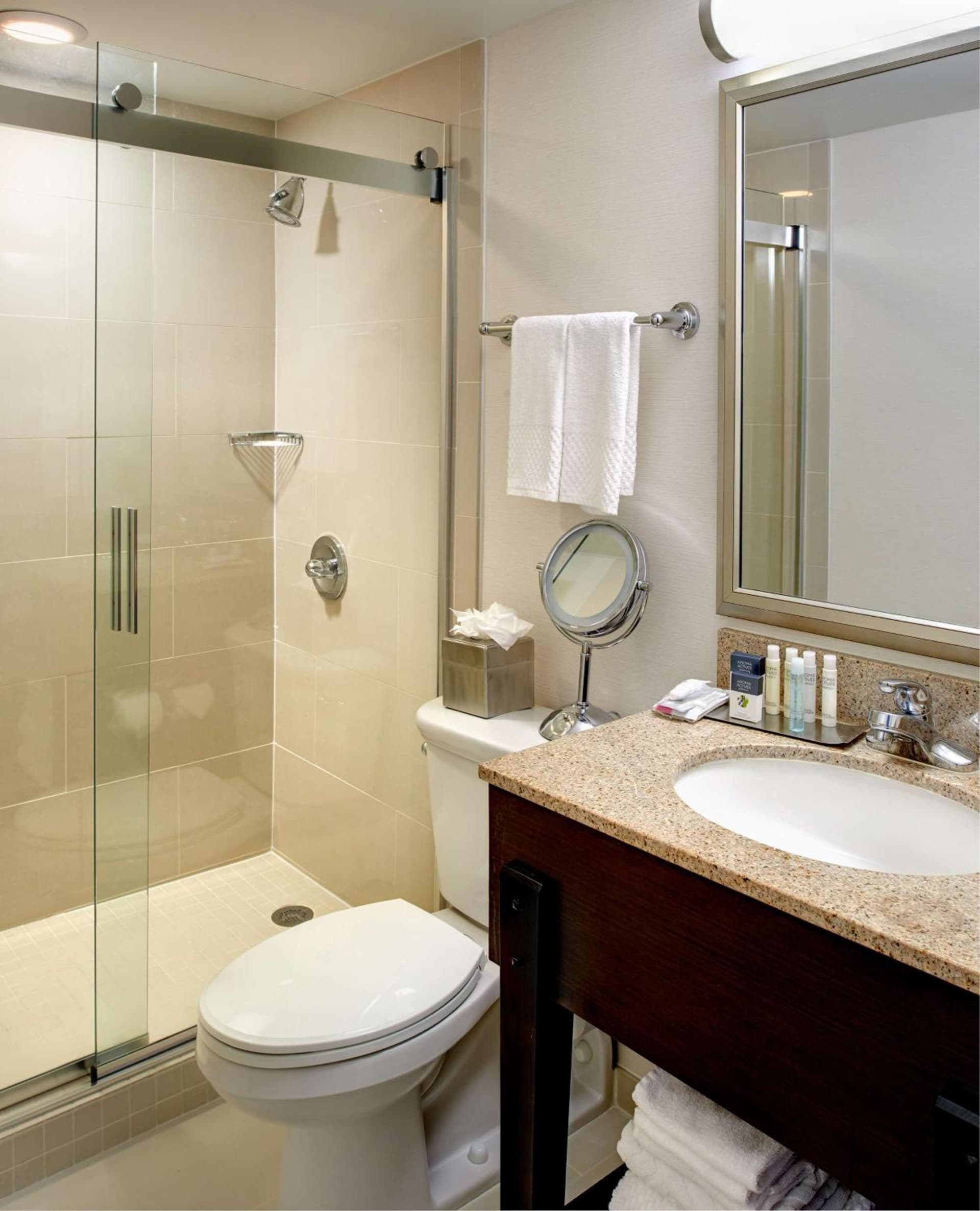 DoubleTree by Hilton Dearborn gallery photo in Dearborn, MI — image 25