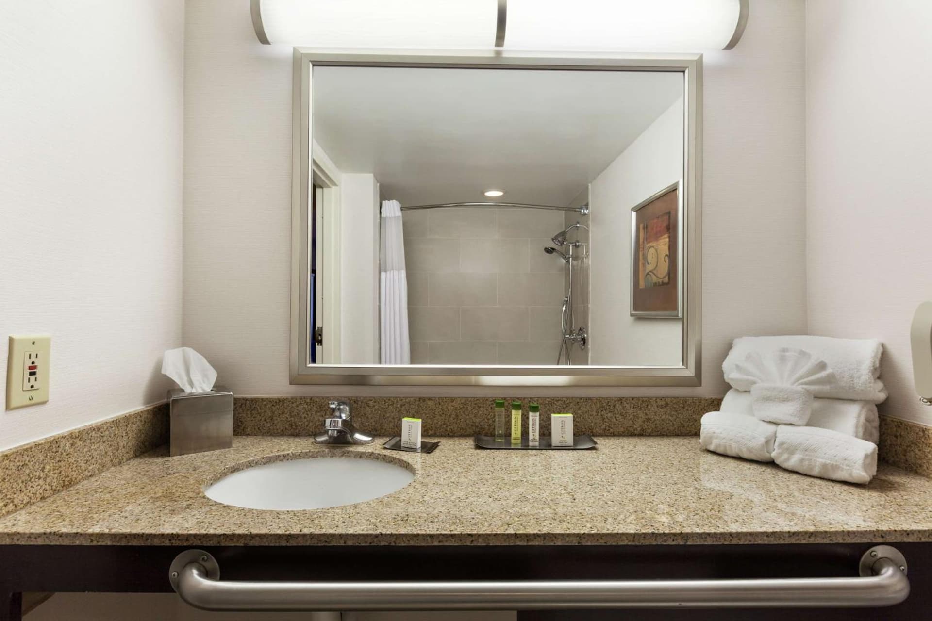 DoubleTree by Hilton Dearborn gallery photo in Dearborn, MI — image 29