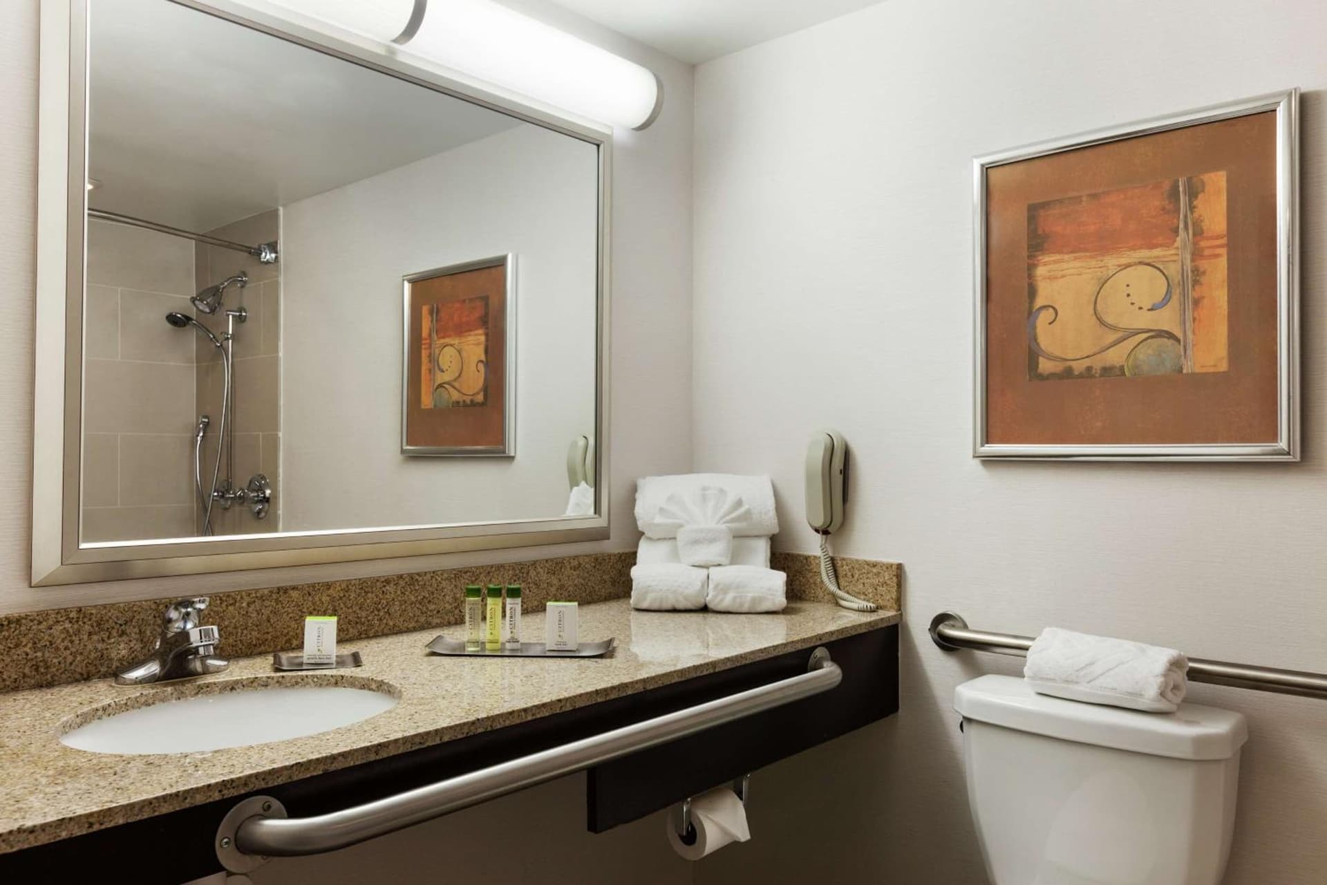 DoubleTree by Hilton Dearborn gallery photo in Dearborn, MI — image 31