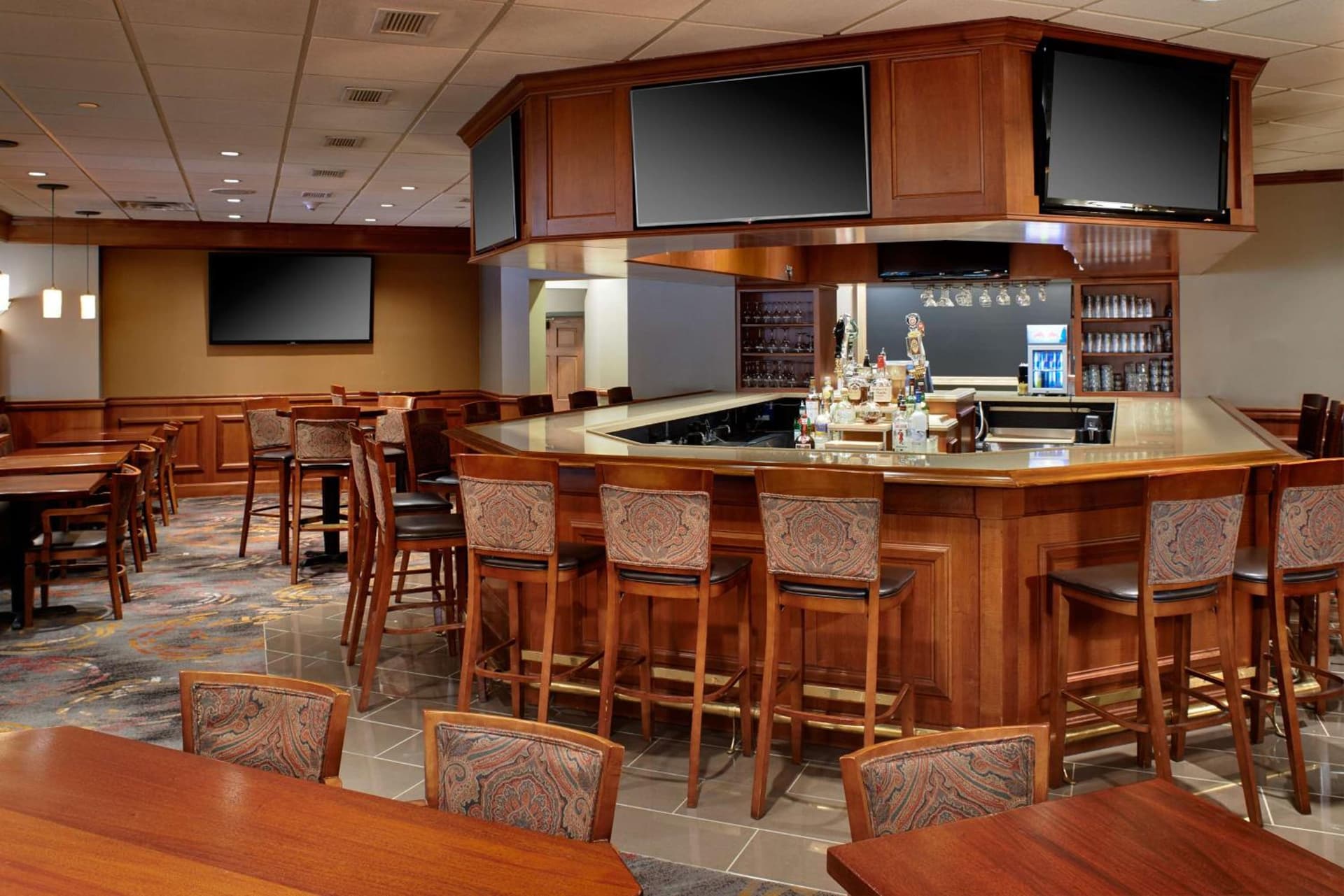 DoubleTree by Hilton Dearborn gallery photo in Dearborn, MI — image 14