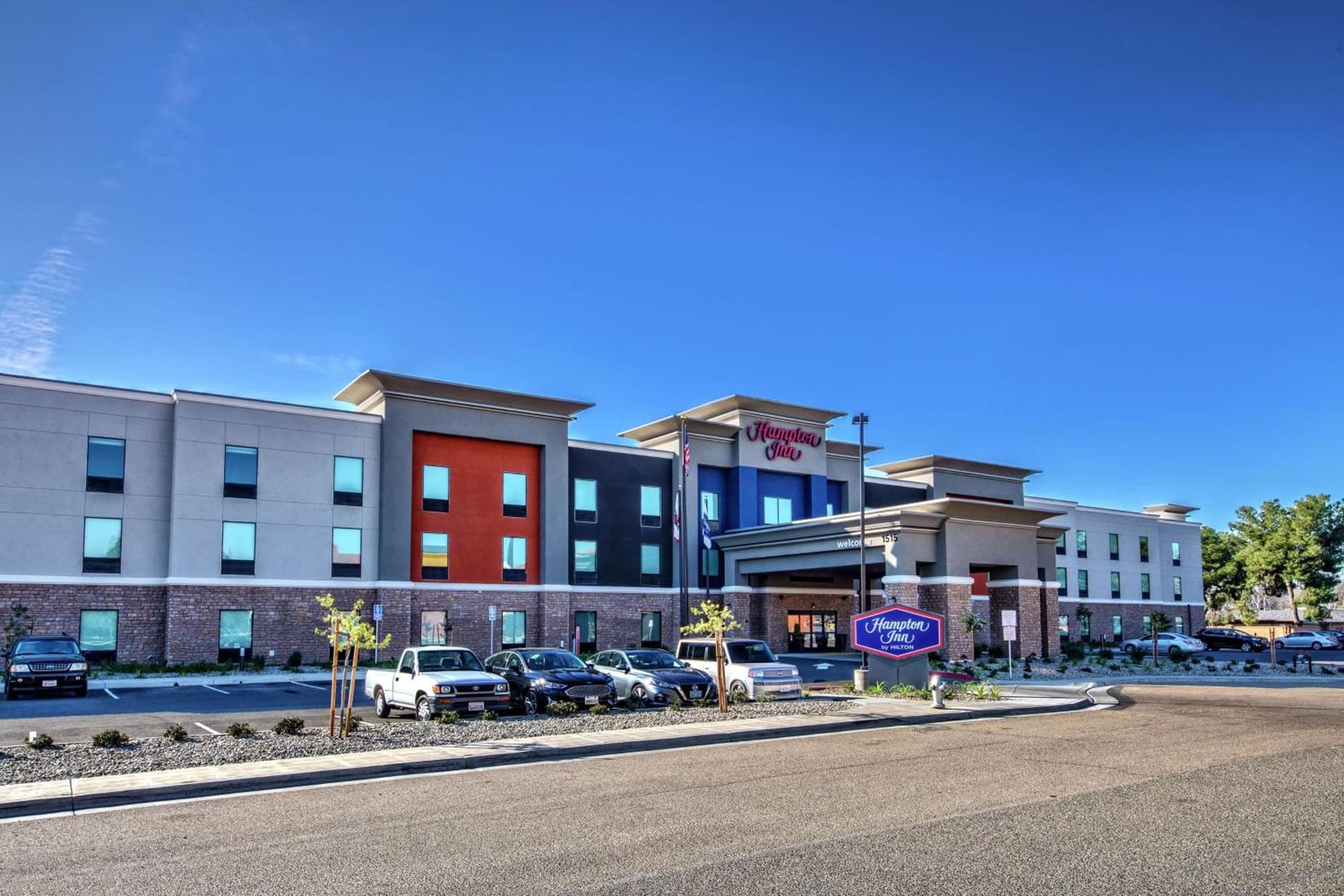 Hampton Inn Fresno Airport interior in Fresno, CA — gallery photo 2