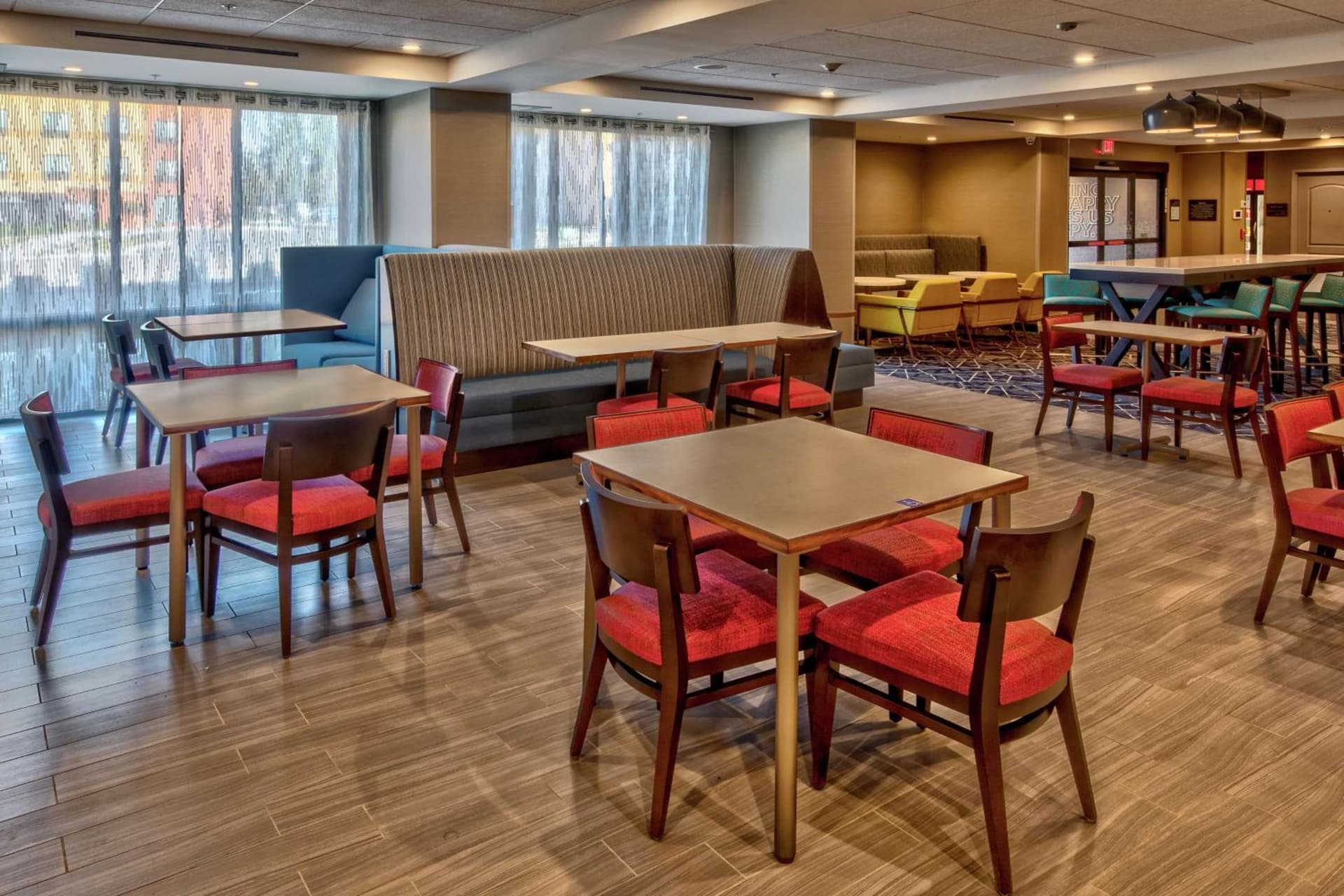Hampton Inn Fresno Airport property views in Fresno, CA — gallery photo 3