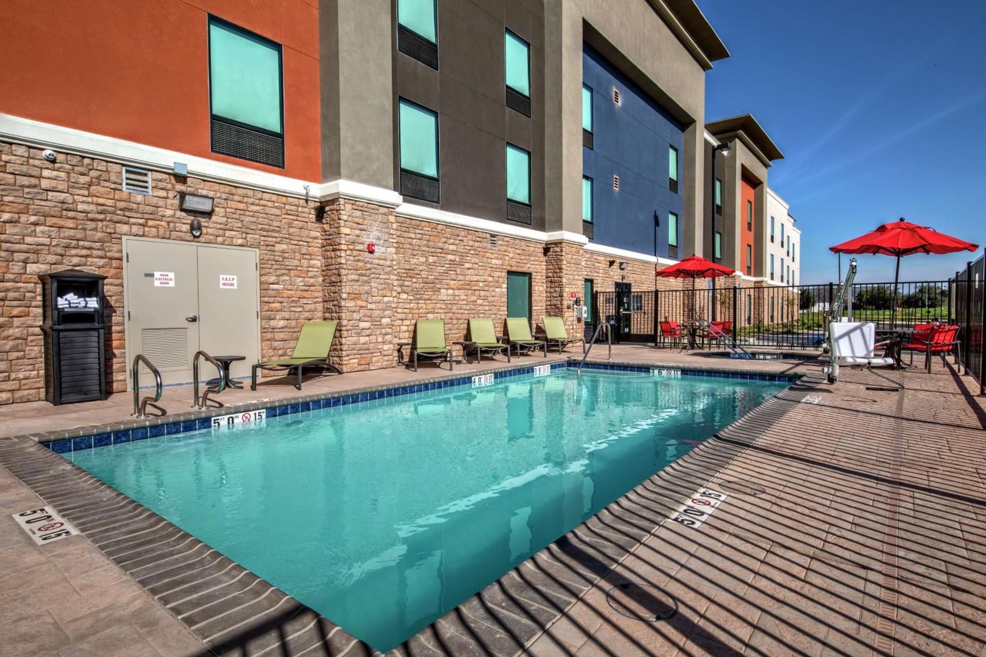 Hampton Inn Fresno Airport gallery photo in Fresno, CA — image 18