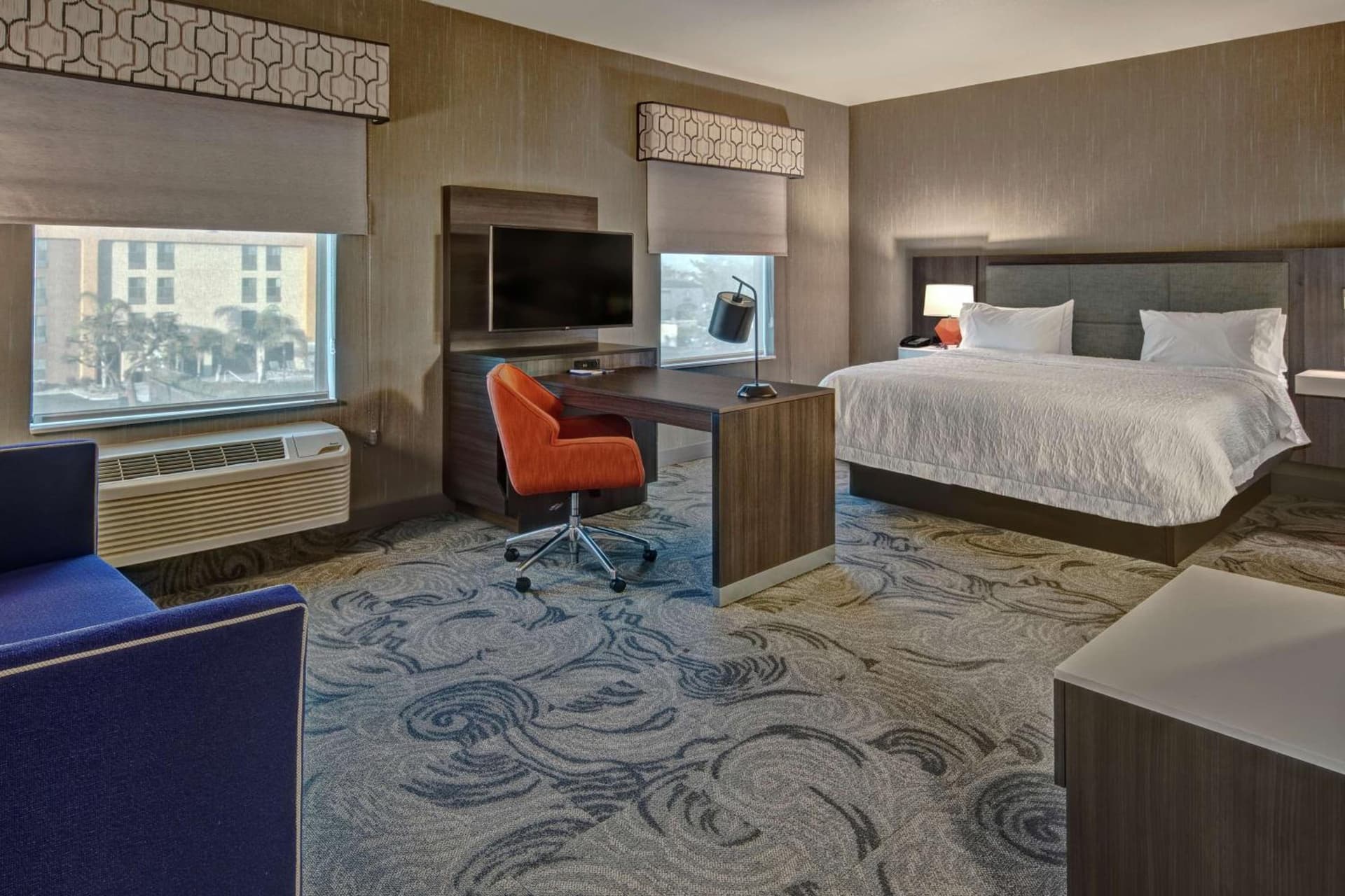 Hampton Inn Fresno Airport interior in Fresno, CA — gallery photo 2