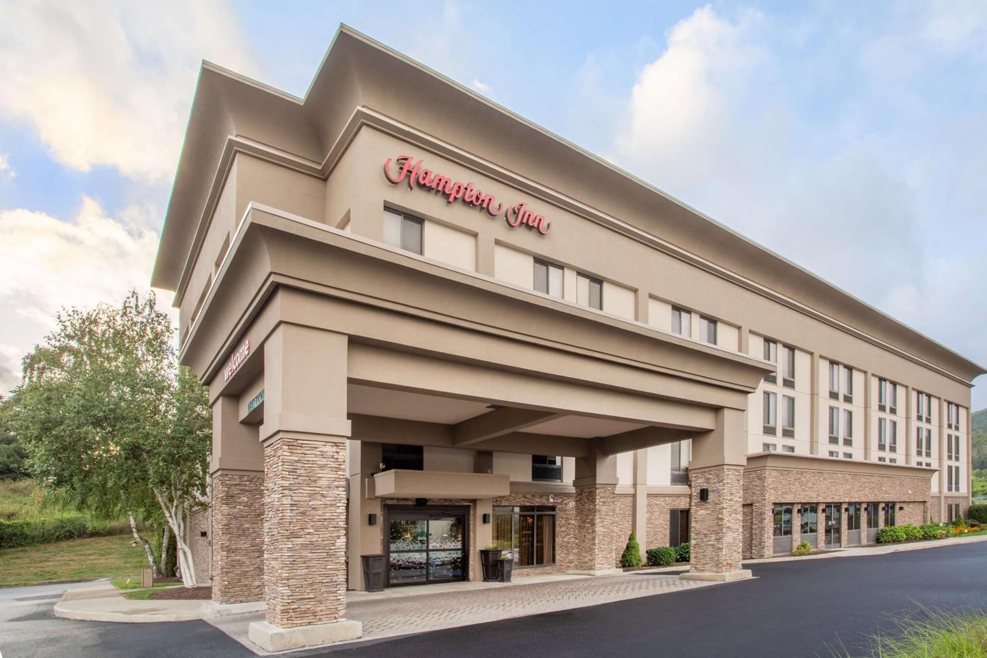 Hampton Inn Fishkill featured exterior or lobby in Fishkill, NY — similar hotel
