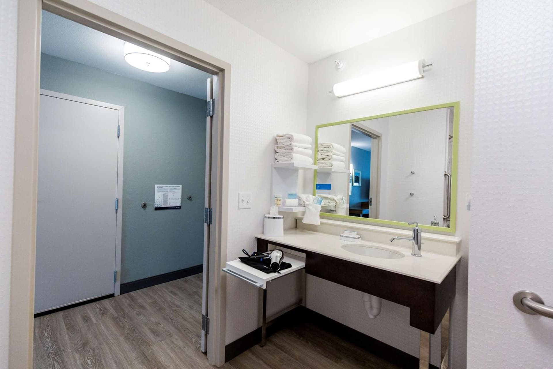 Hampton Inn Bismarck gallery photo in Bismarck, ND — image 11