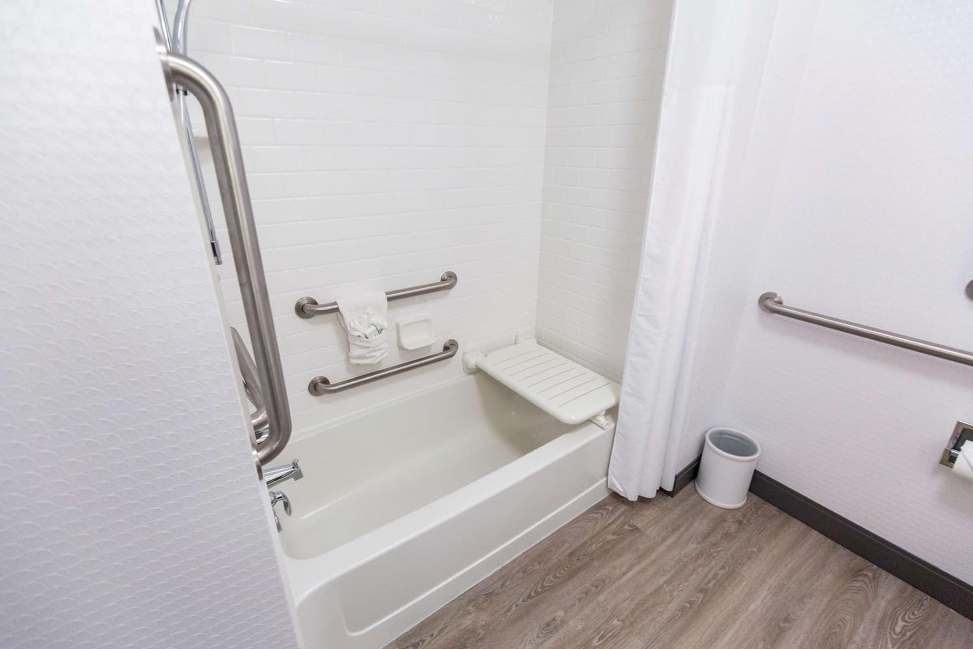 Hampton Inn Bismarck gallery photo in Bismarck, ND — image 29