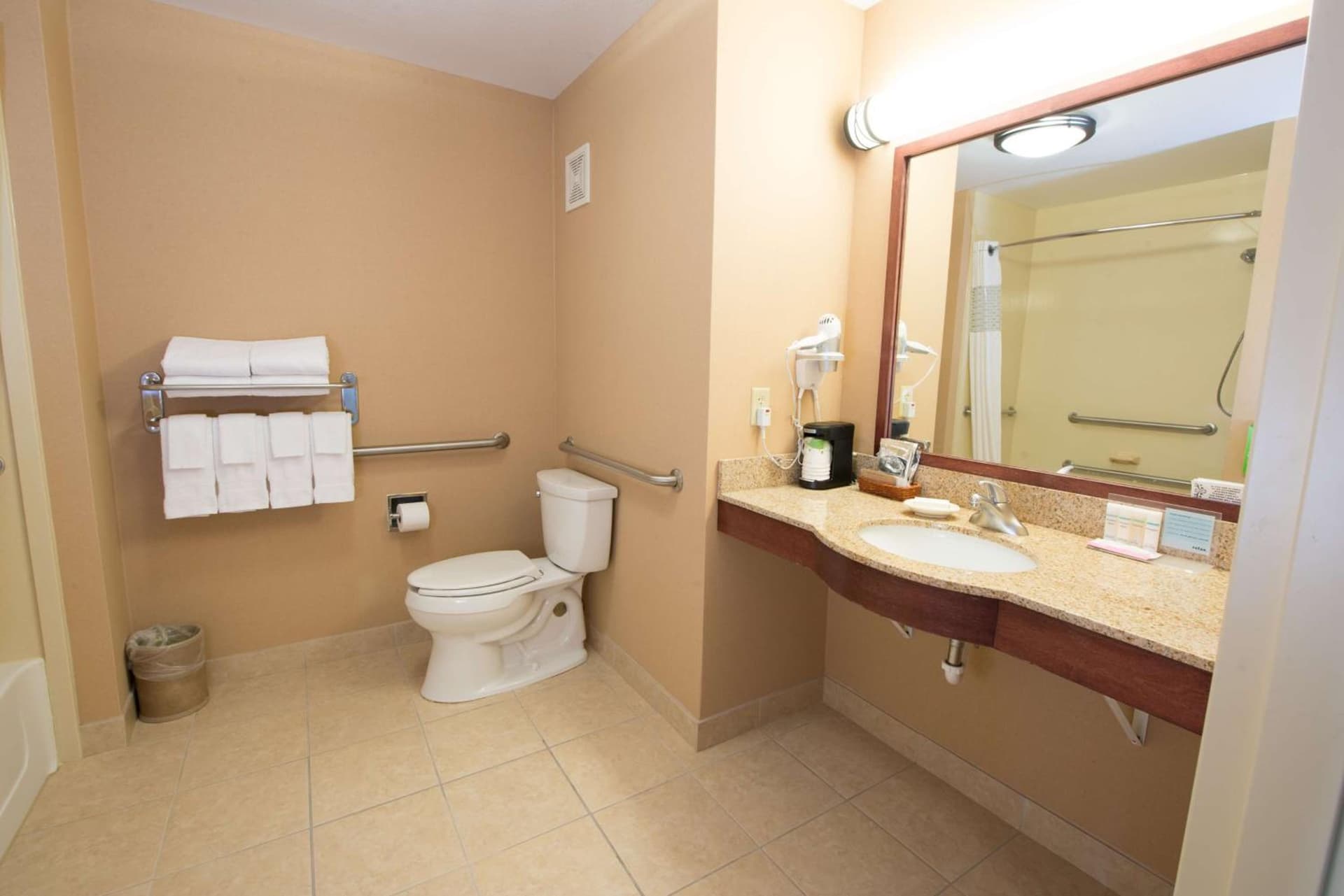 Hampton Inn Bismarck gallery photo in Bismarck, ND — image 7
