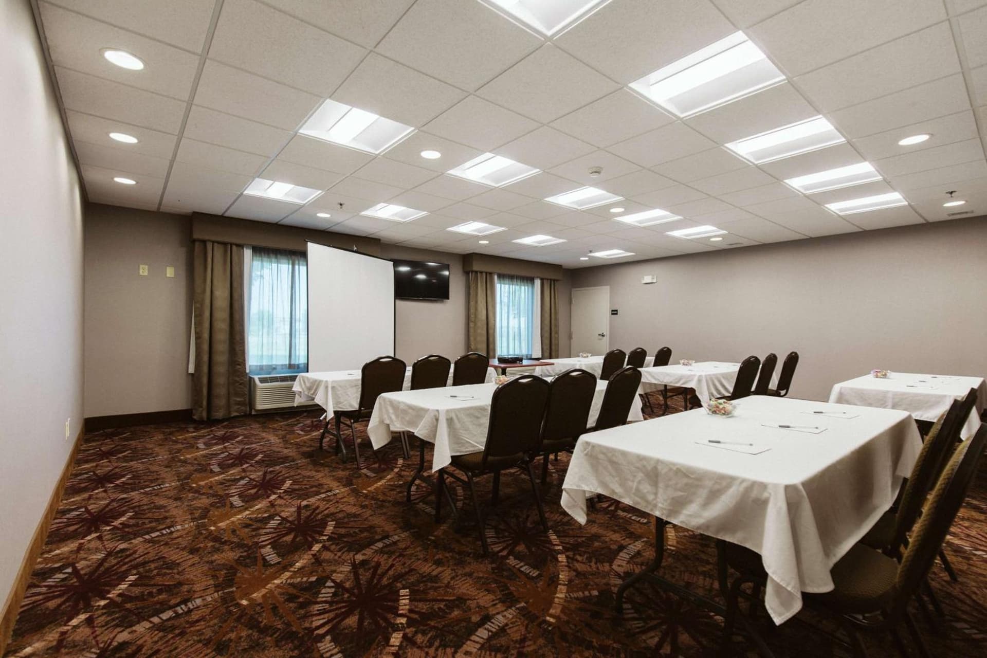 Hampton Inn Bismarck gallery photo in Bismarck, ND — image 36