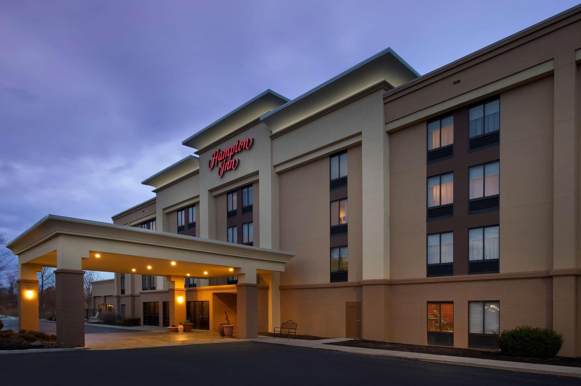 Hampton Inn Rochester Greece interior in Rochester, NY — gallery photo 2