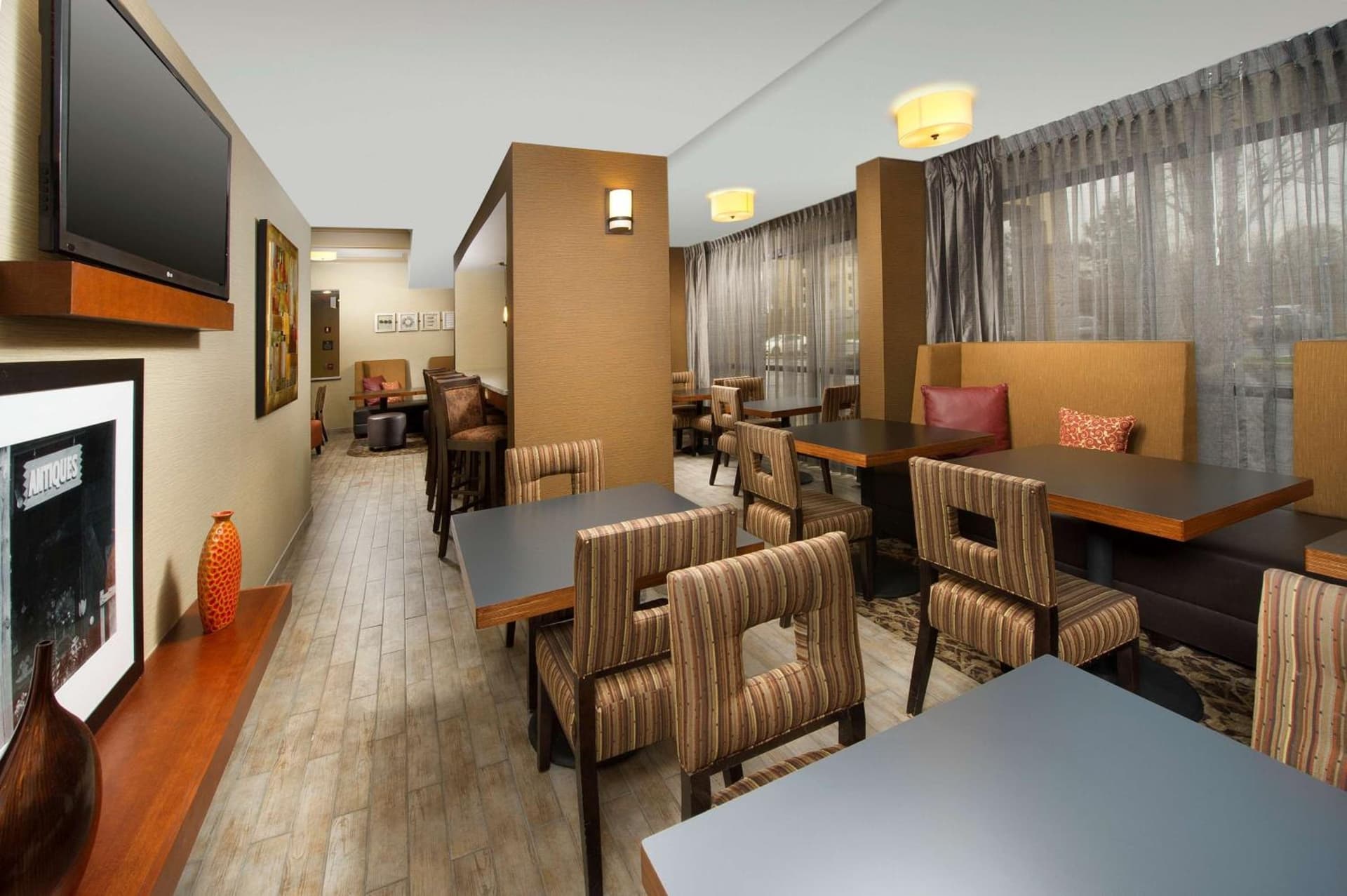 Hampton Inn Rochester Greece gallery photo in Rochester, NY — image 11