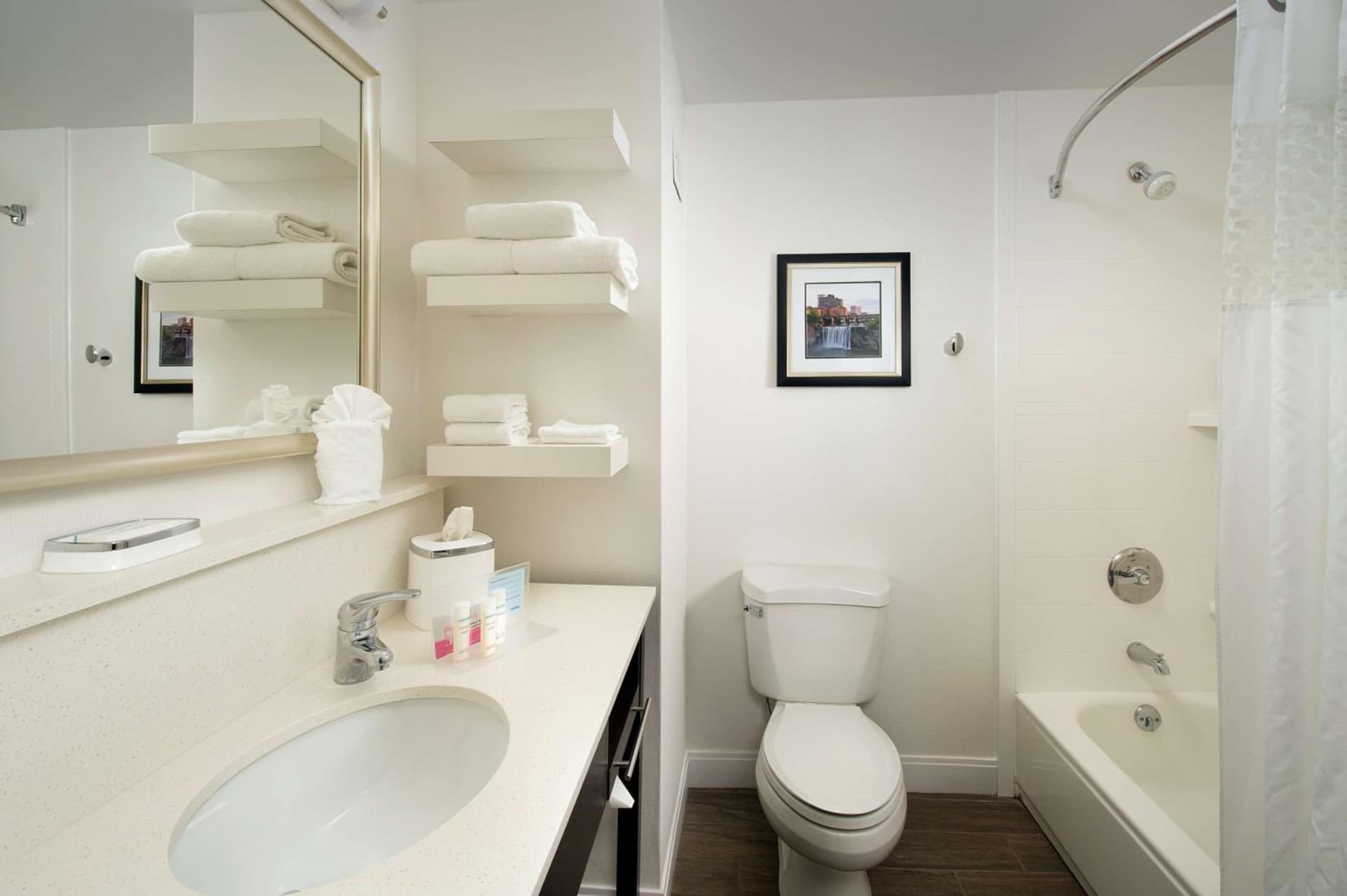 Hampton Inn Rochester Greece gallery photo in Rochester, NY — image 15