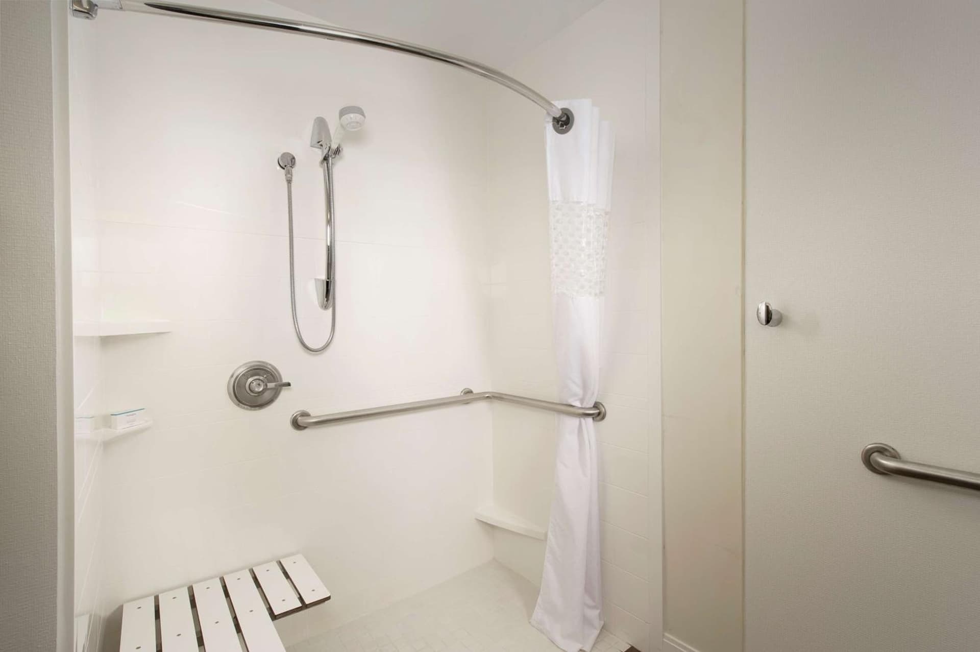 Hampton Inn Rochester Greece property views in Rochester, NY — gallery photo 3