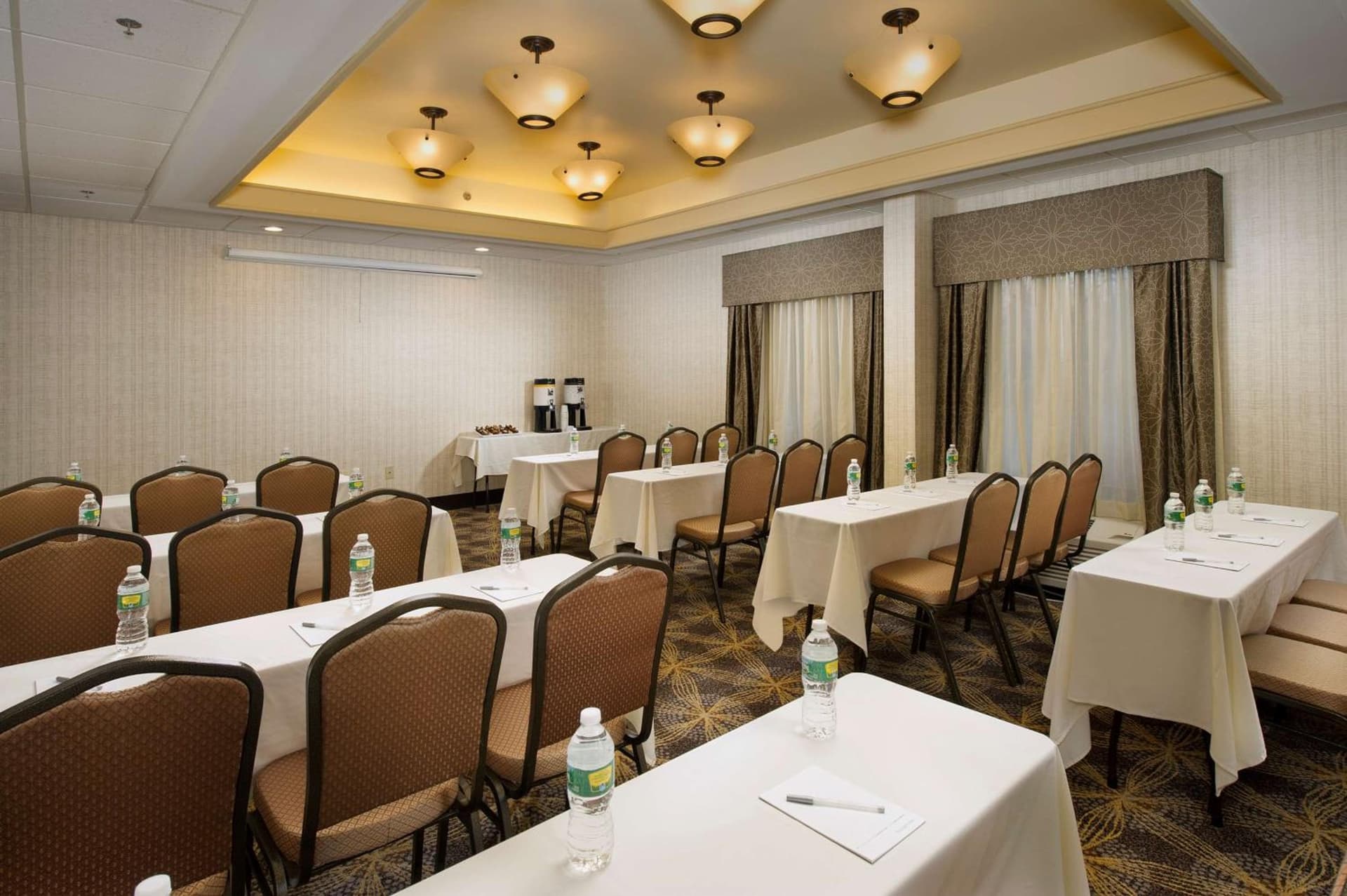 Hampton Inn Rochester Greece interior in Rochester, NY — gallery photo 2