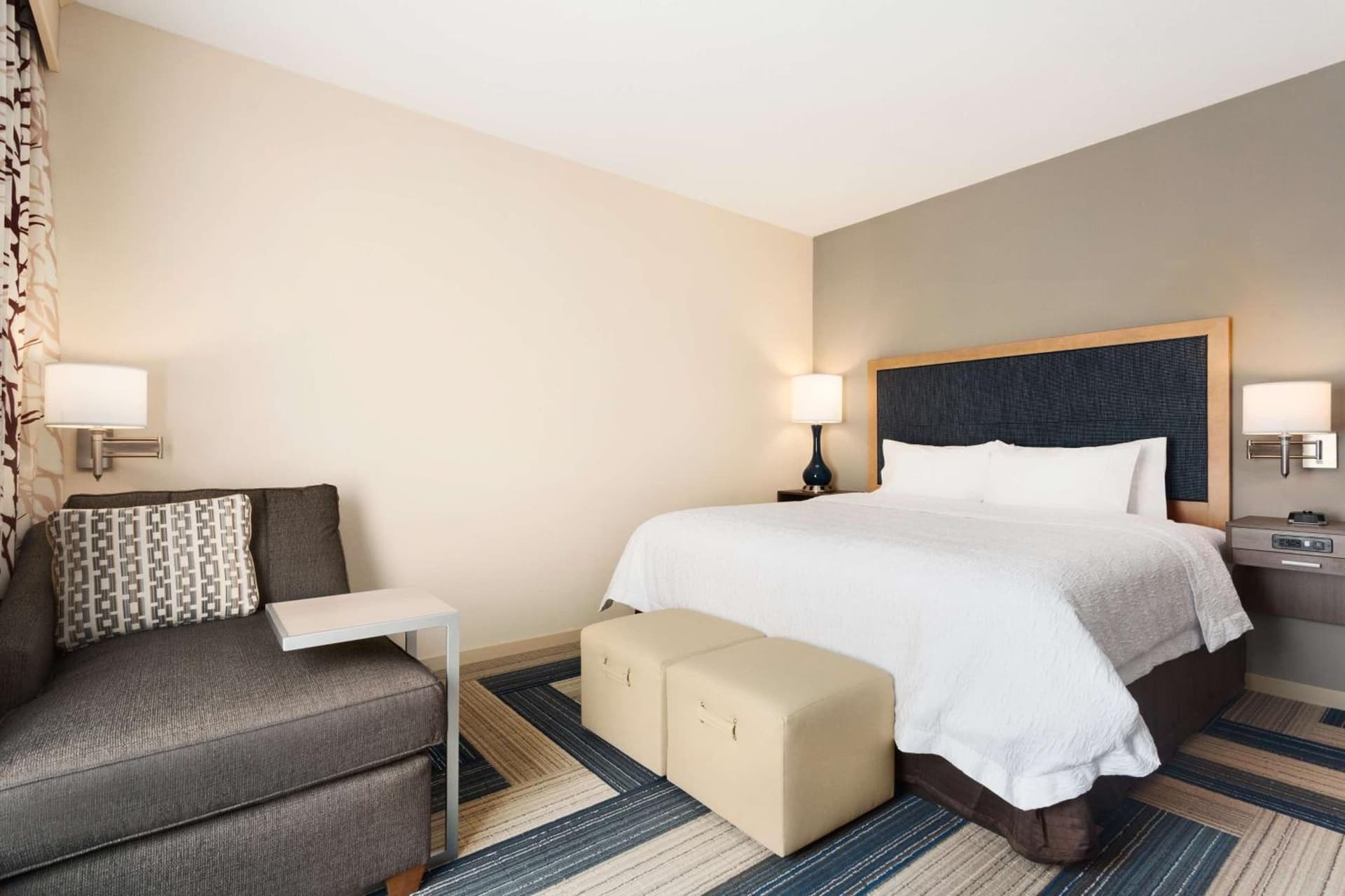 Hampton Inn by Hilton Kennewick at Southridge property views in Kennewick, WA — gallery photo 3