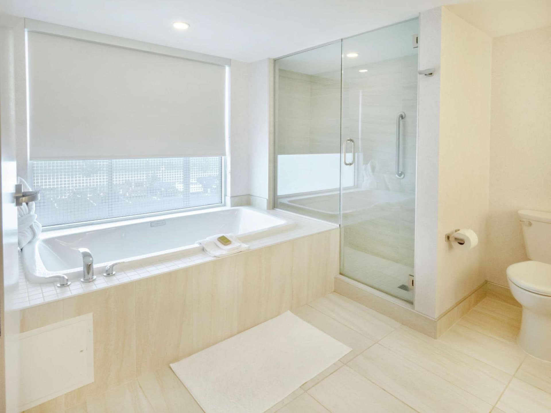 DoubleTree by Hilton Hotel Niagara Falls New York gallery photo in Niagara Falls, NY — image 32