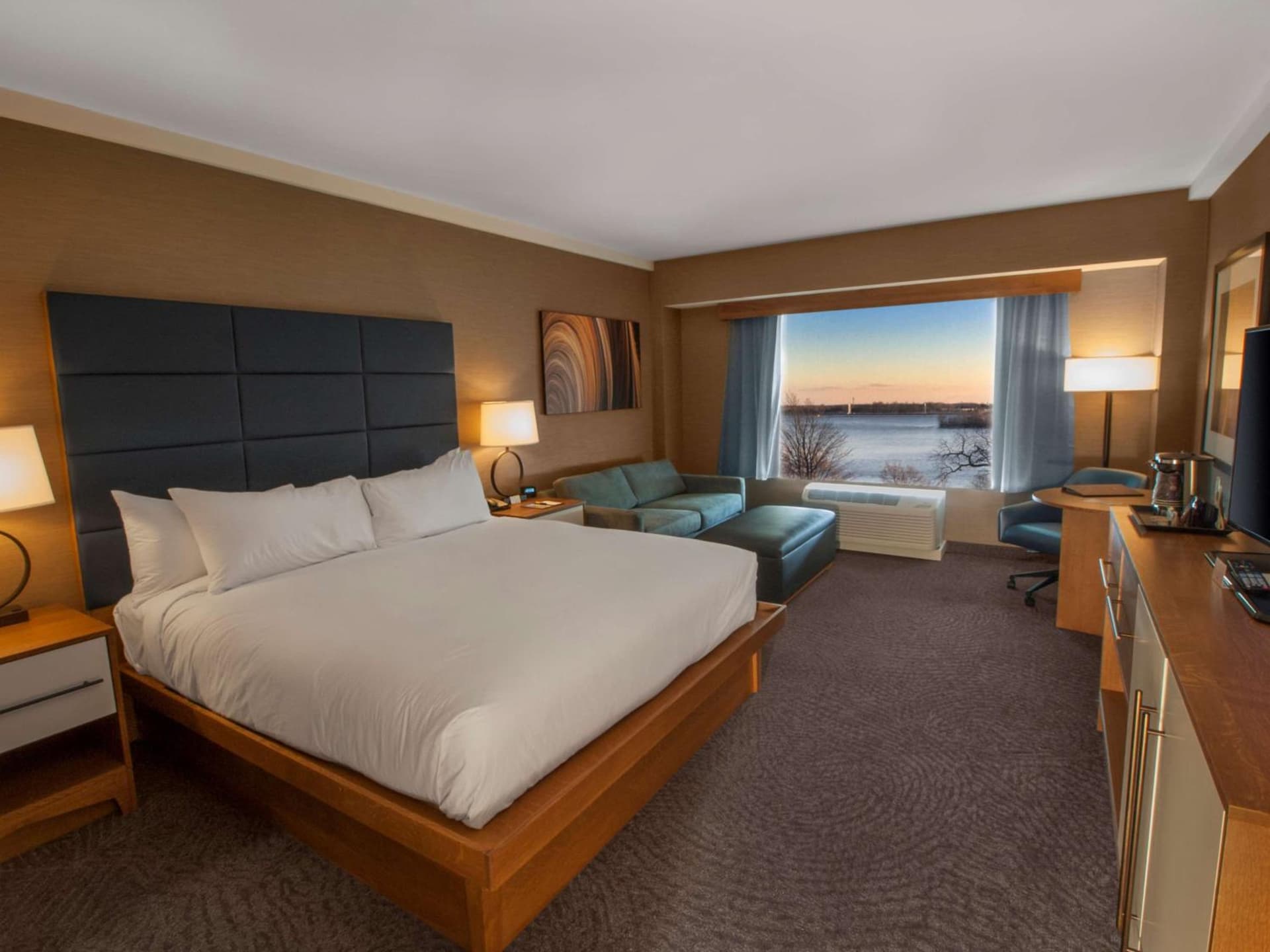 DoubleTree by Hilton Hotel Niagara Falls New York gallery photo in Niagara Falls, NY — image 26
