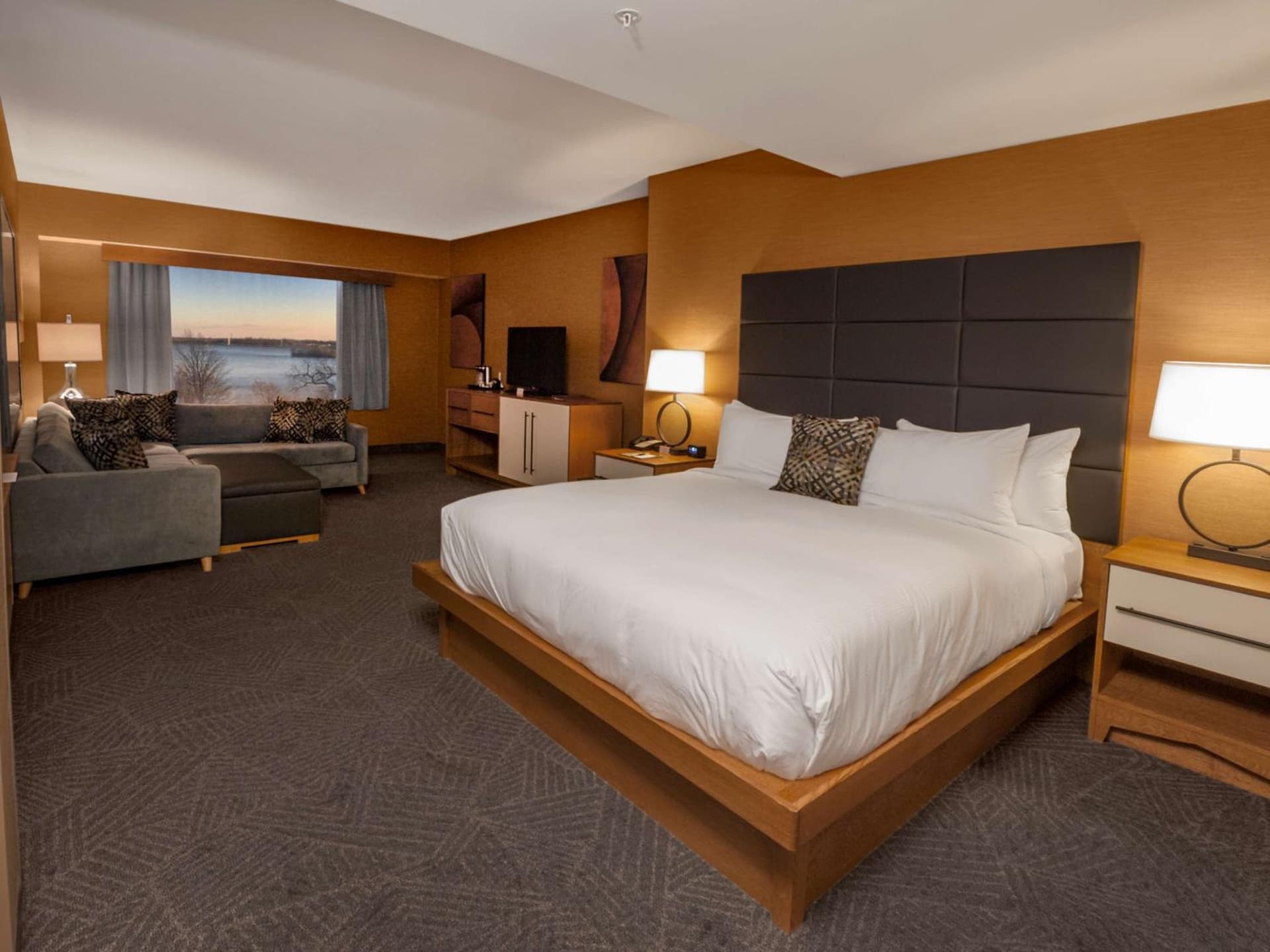 DoubleTree by Hilton Hotel Niagara Falls New York gallery photo in Niagara Falls, NY — image 57