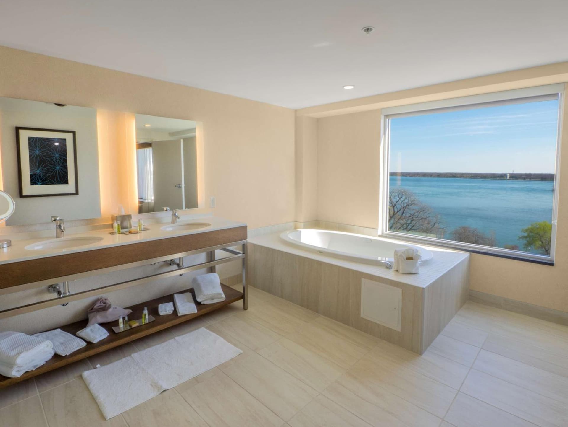 DoubleTree by Hilton Hotel Niagara Falls New York gallery photo in Niagara Falls, NY — image 10