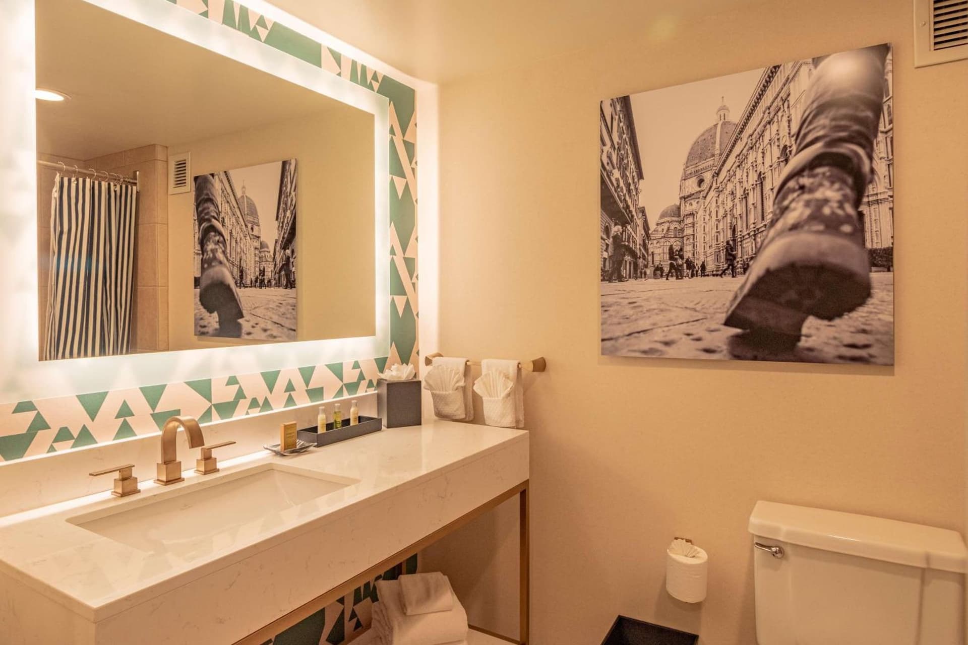 Courtyard by Marriott San Diego Downtown Little Italy gallery photo in San Diego, CA — image 22