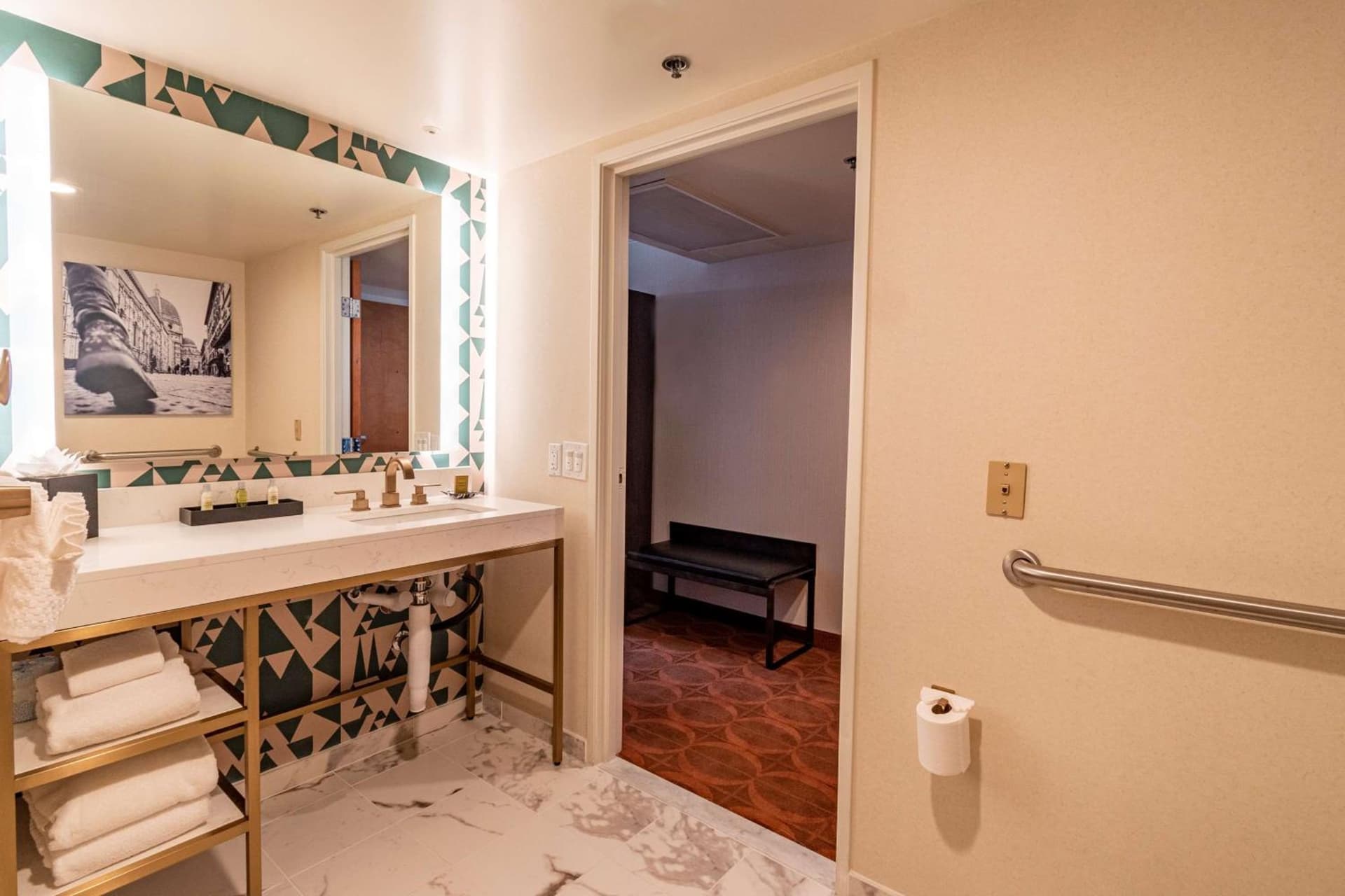 Courtyard by Marriott San Diego Downtown Little Italy interior in San Diego, CA — gallery photo 2