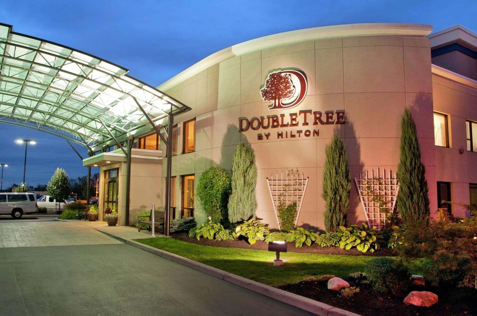 DoubleTree by Hilton Buffalo-Amherst interior in Amherst, NY — gallery photo 2