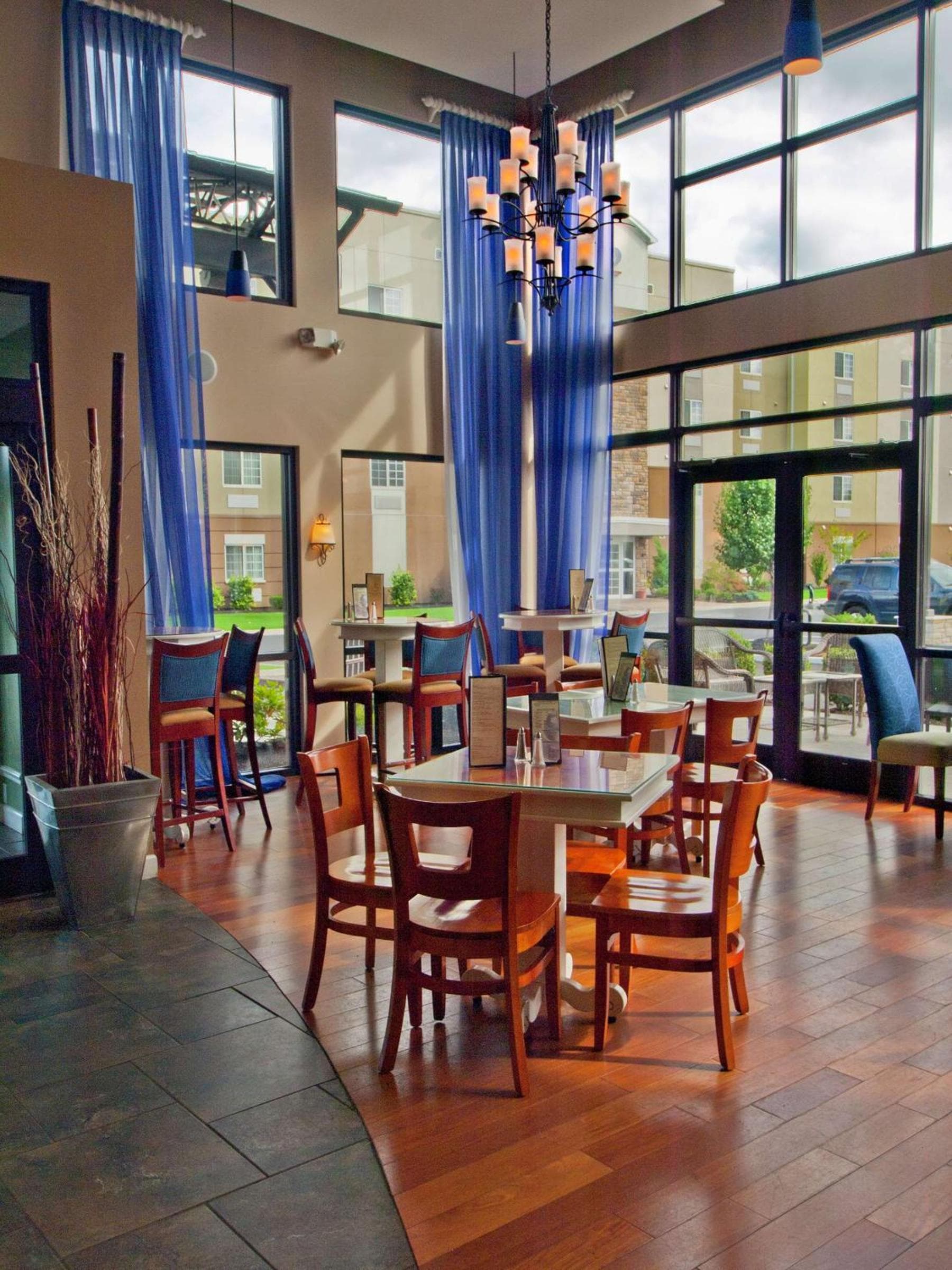 DoubleTree by Hilton Buffalo-Amherst gallery photo in Amherst, NY — image 10