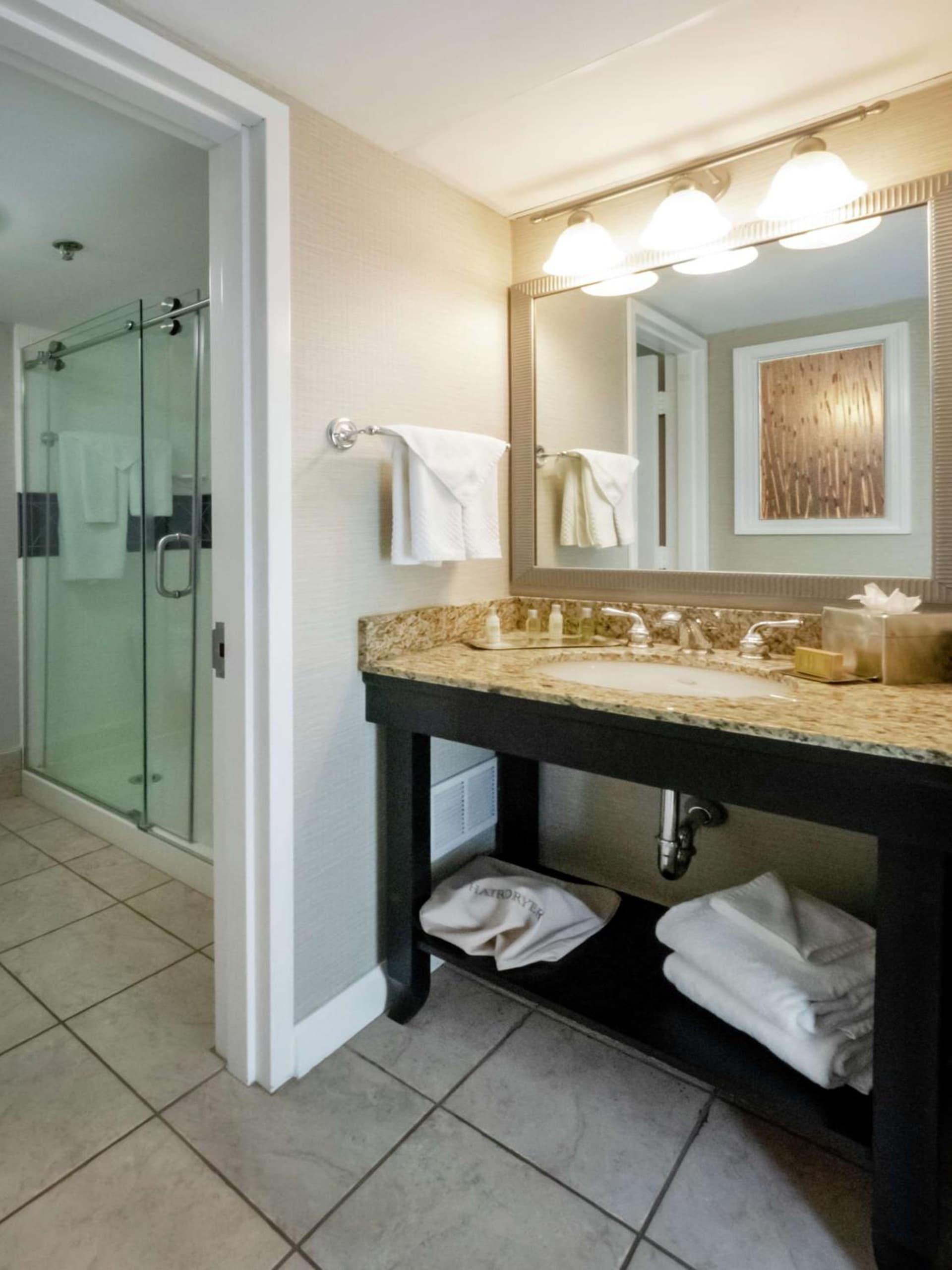 DoubleTree by Hilton Buffalo-Amherst gallery photo in Amherst, NY — image 27