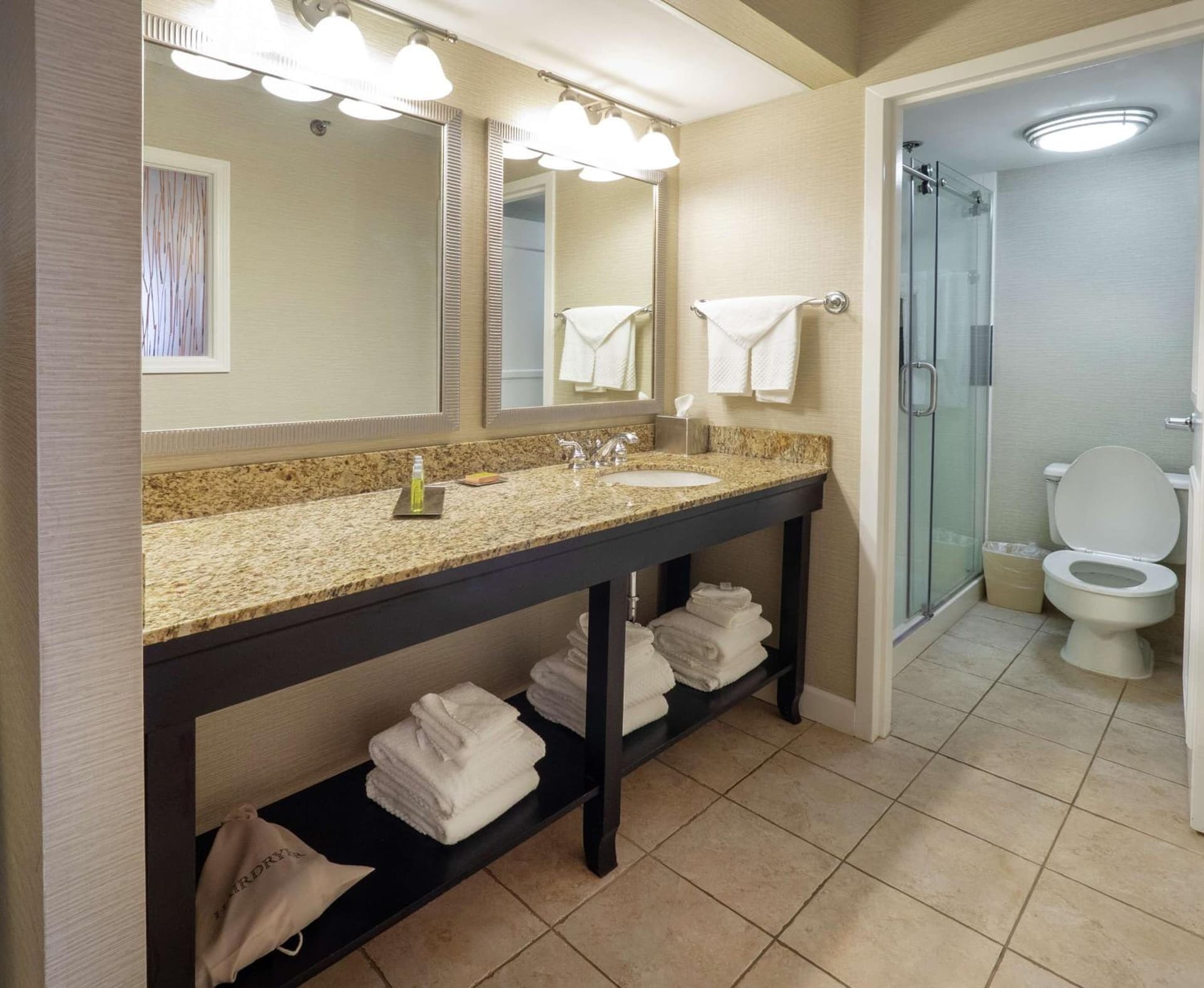 DoubleTree by Hilton Buffalo-Amherst gallery photo in Amherst, NY — image 25