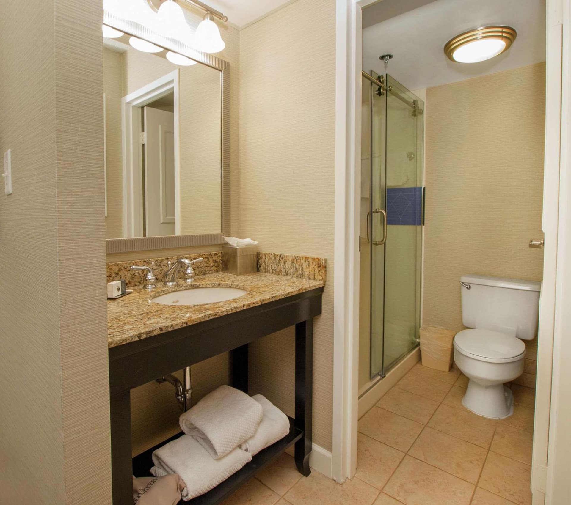 DoubleTree by Hilton Buffalo-Amherst gallery photo in Amherst, NY — image 9